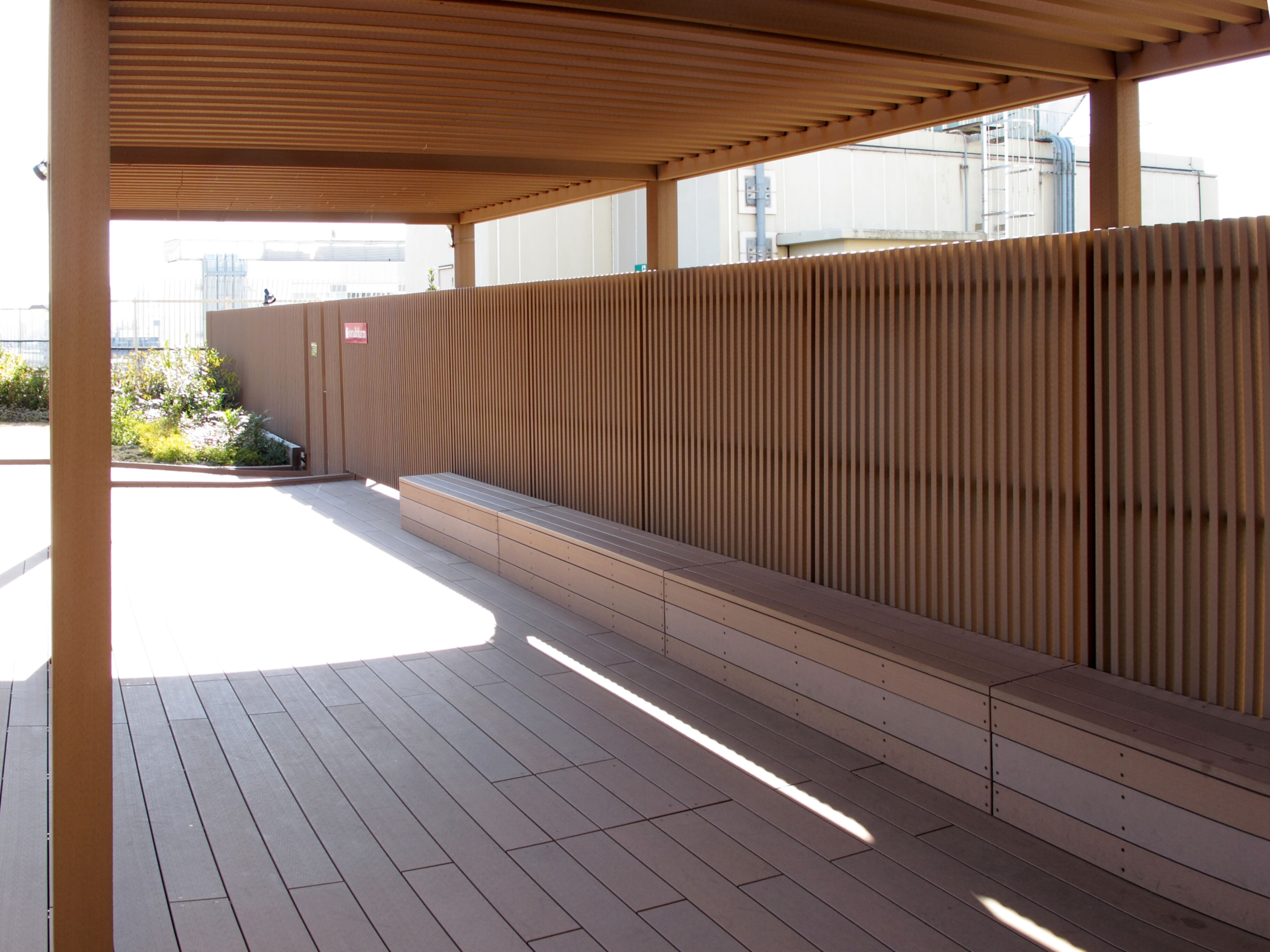 Einrichtungen_Pergola, Dachüberstand, Dach_Einkaufszentrum