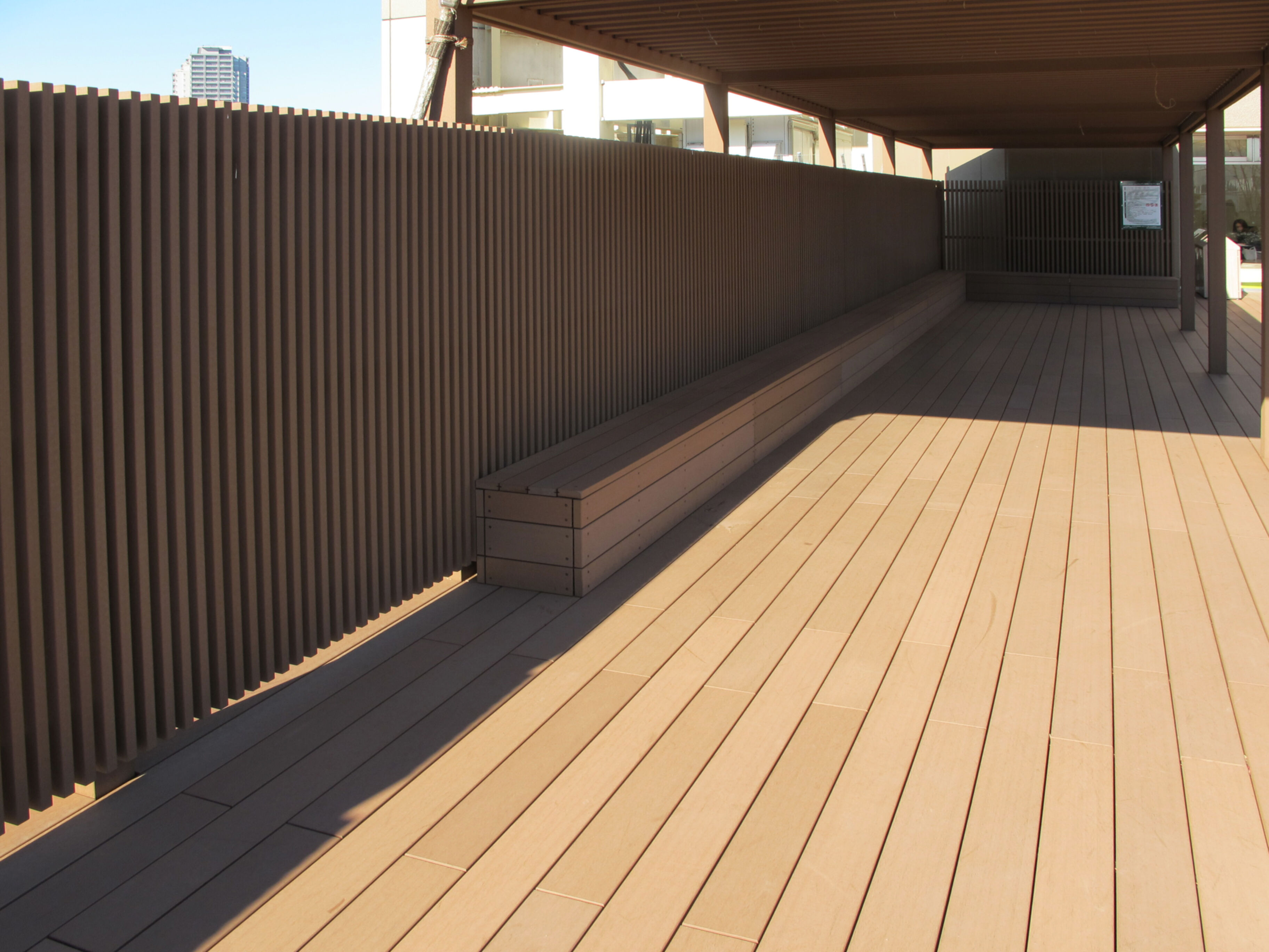 Einrichtungen_Pergola, Dachüberstand, Dach_Einkaufszentrum