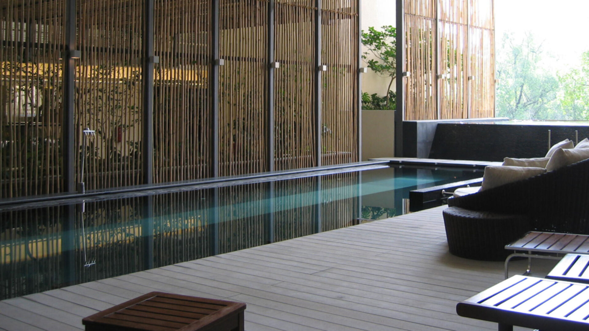 Restaurant und Hotelgewerbe_Schwimmbad deck_Hotel