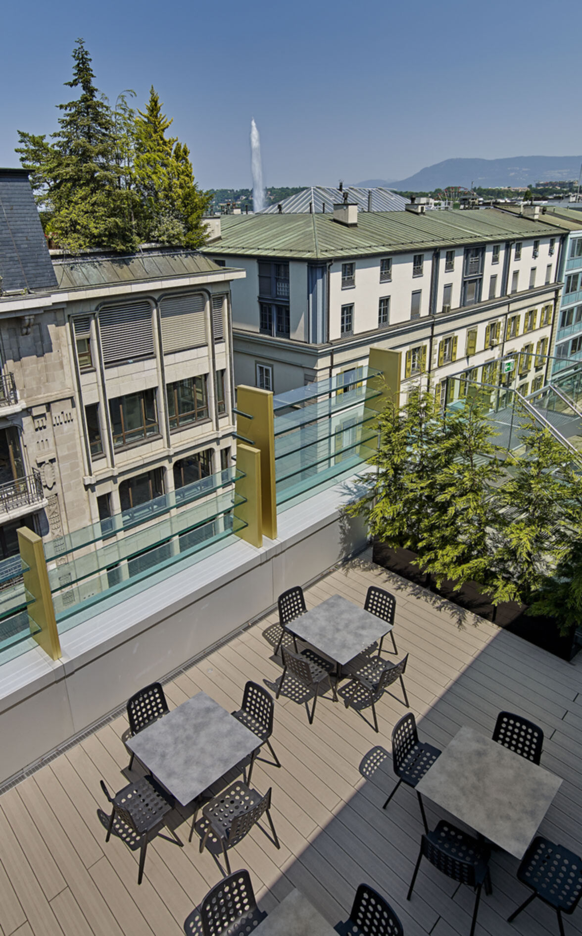 Restaurant und Hotelgewerbe_Dachanlage, Balk., Laufgang_Restaurant