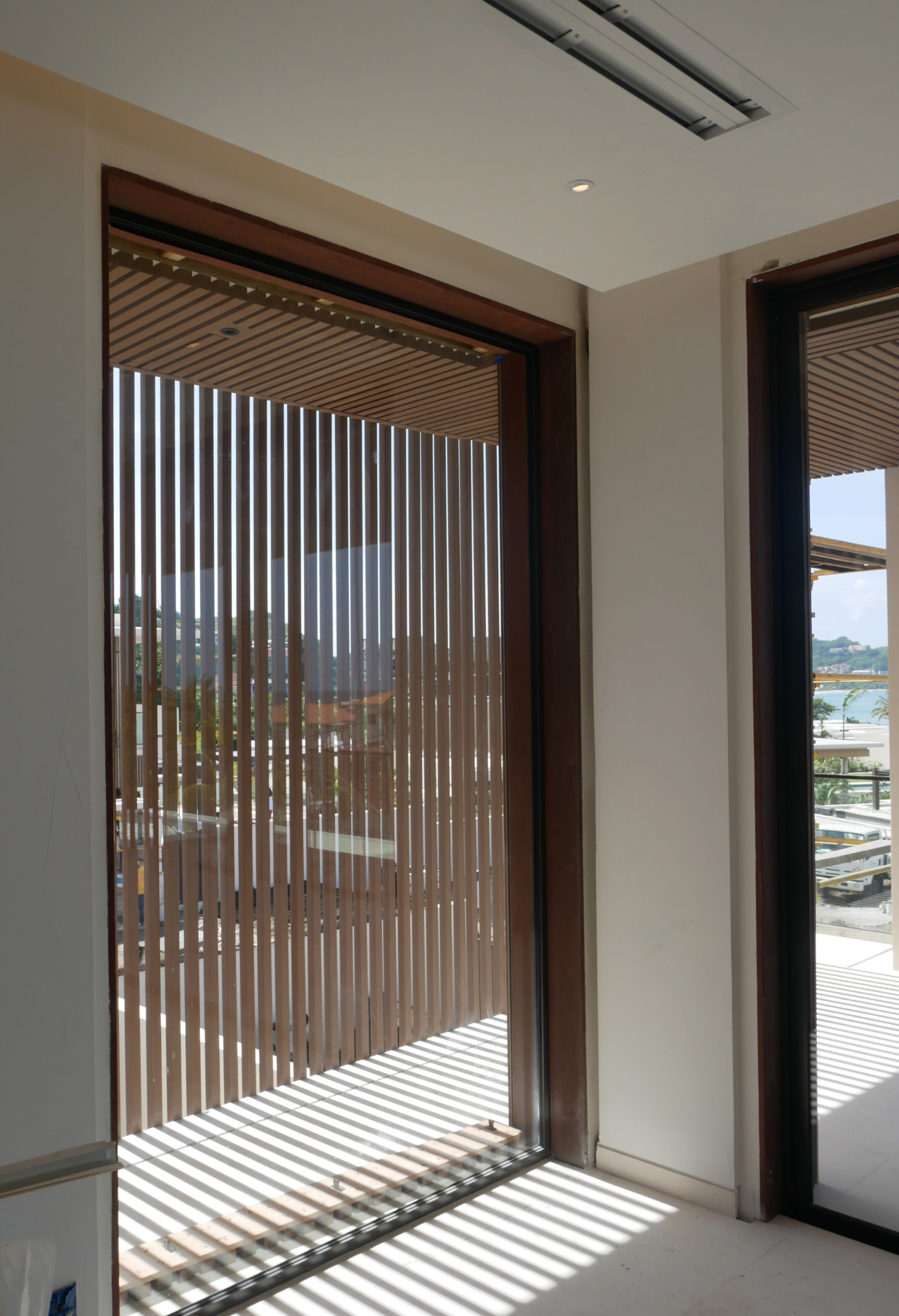Restaurant und Hotelgewerbe_Vertical Sonnenschutz, jalousien_Vorzeigeprojekte - Hybrid holz
