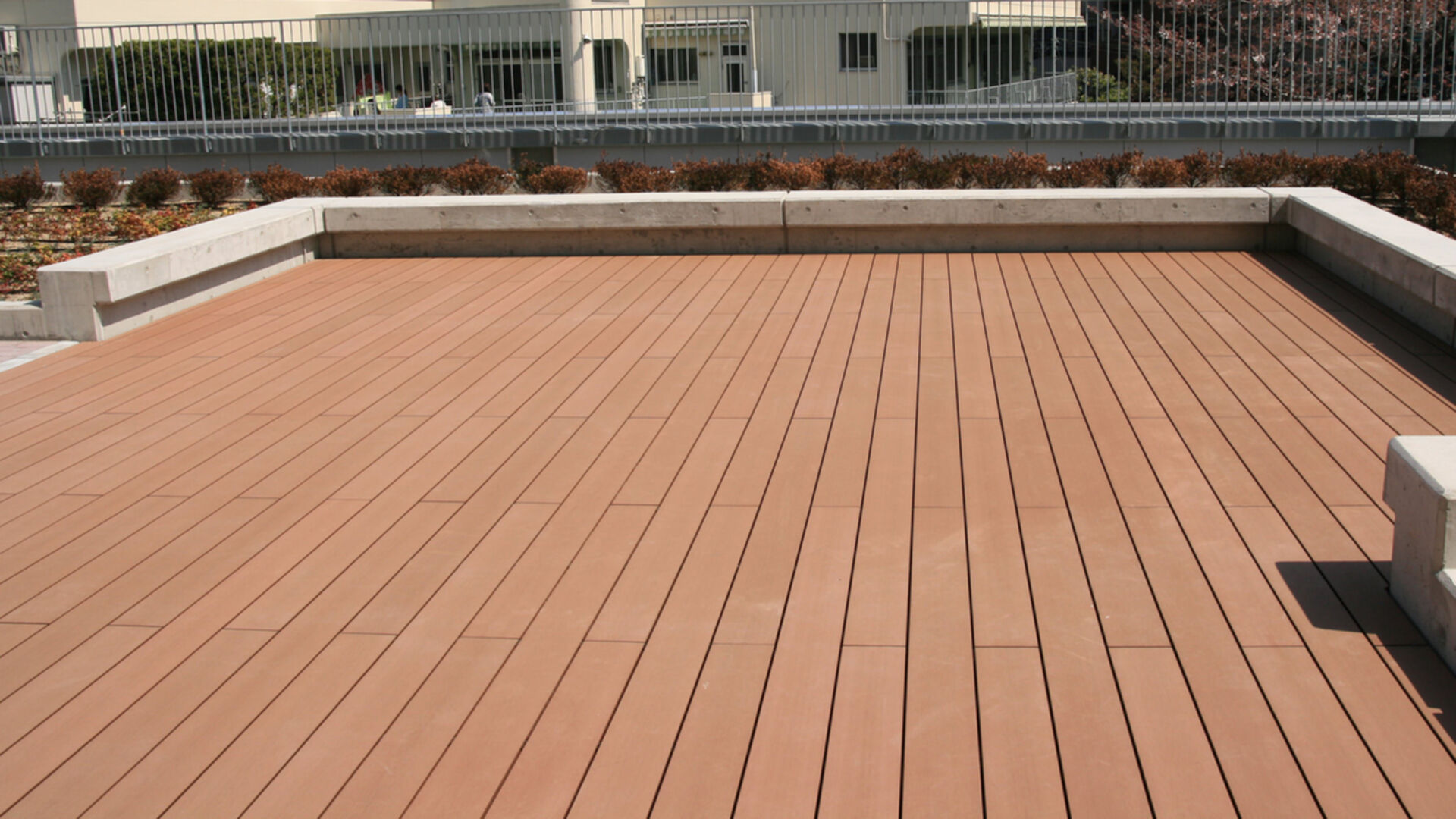 Institutionelle Einrichtungen_Terrasse Gewerbliche Nutzung_Gebogene Profilen