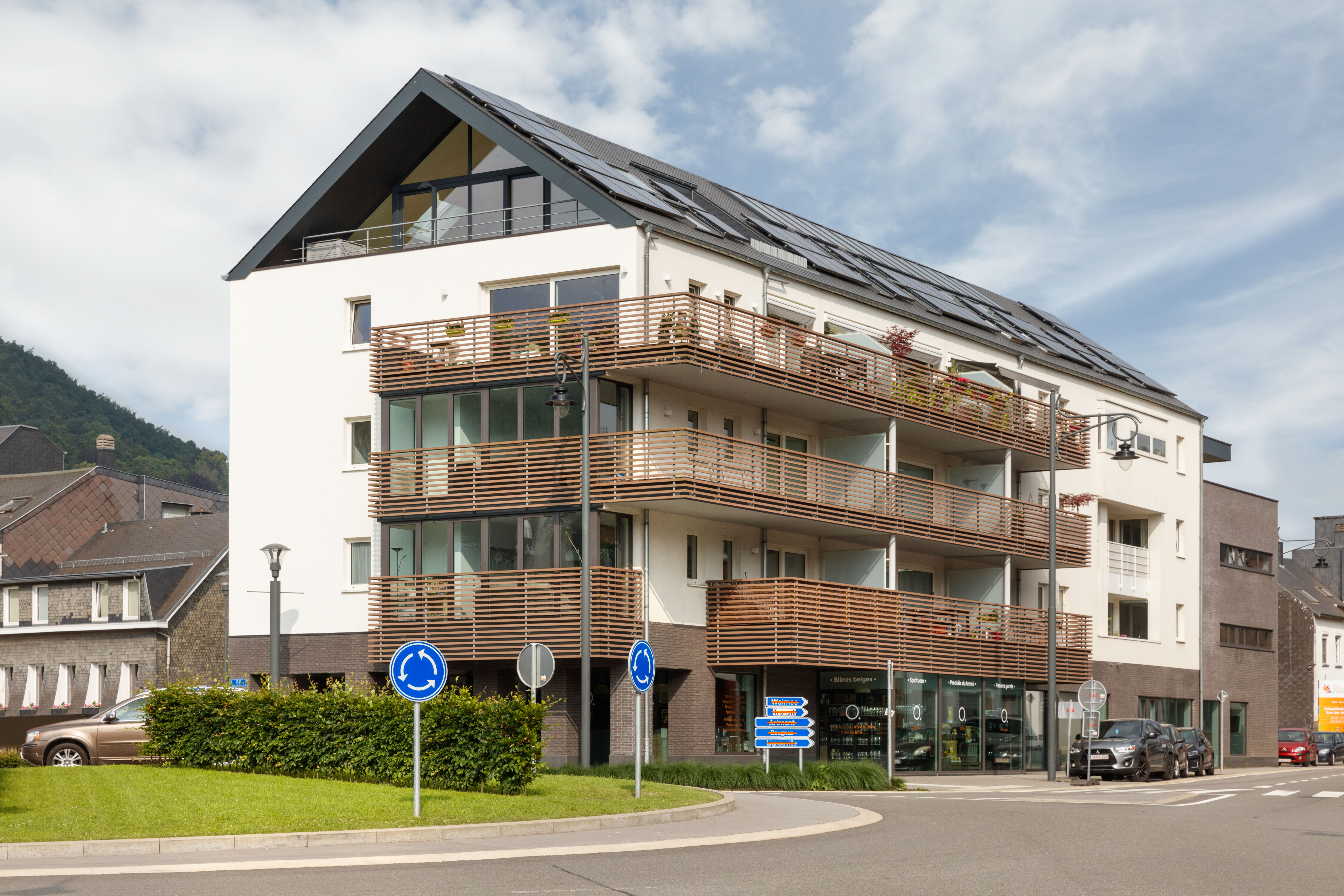 Wohngebäude_Geländer_Wohnhaus