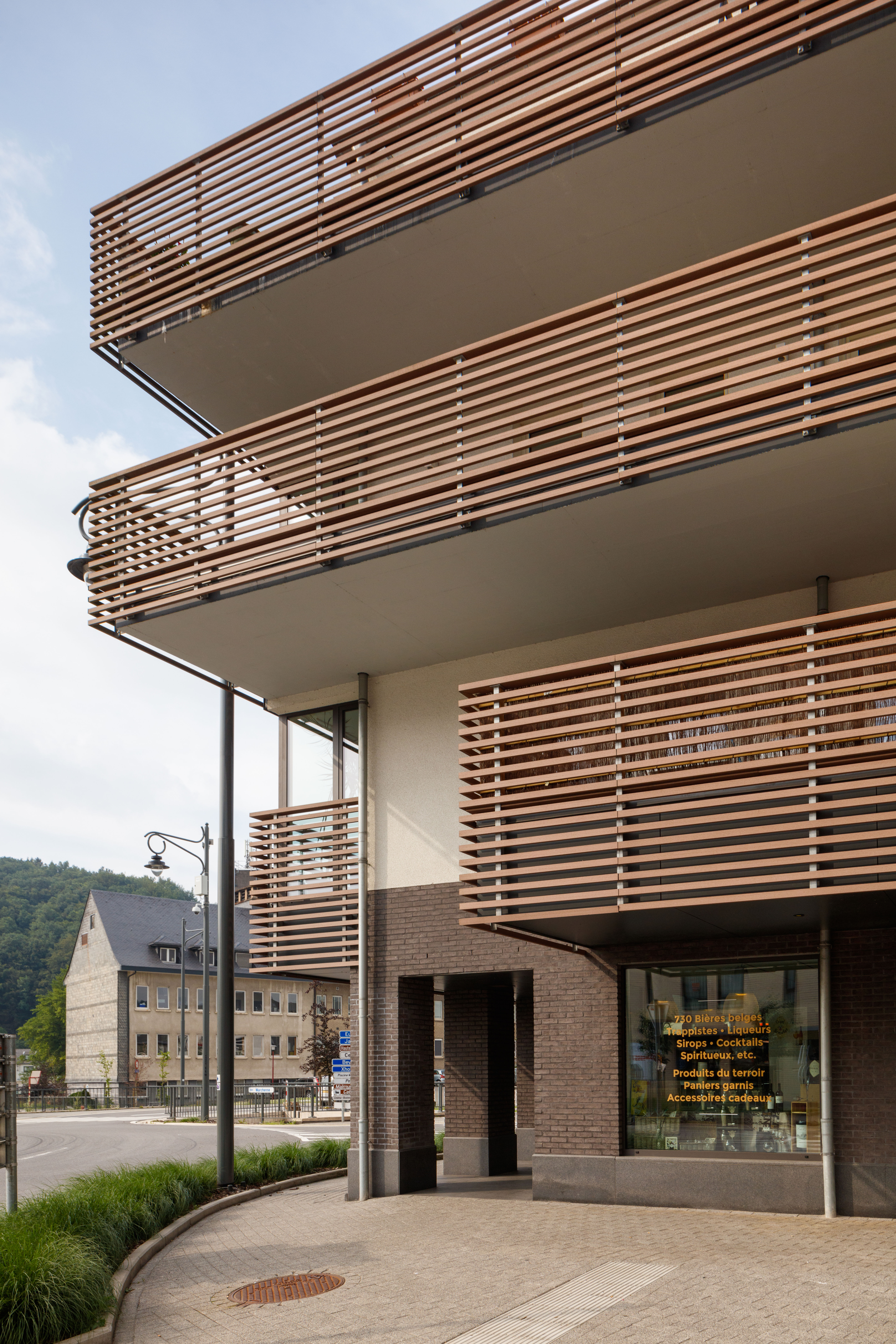 Wohngebäude_Geländer_Wohnhaus