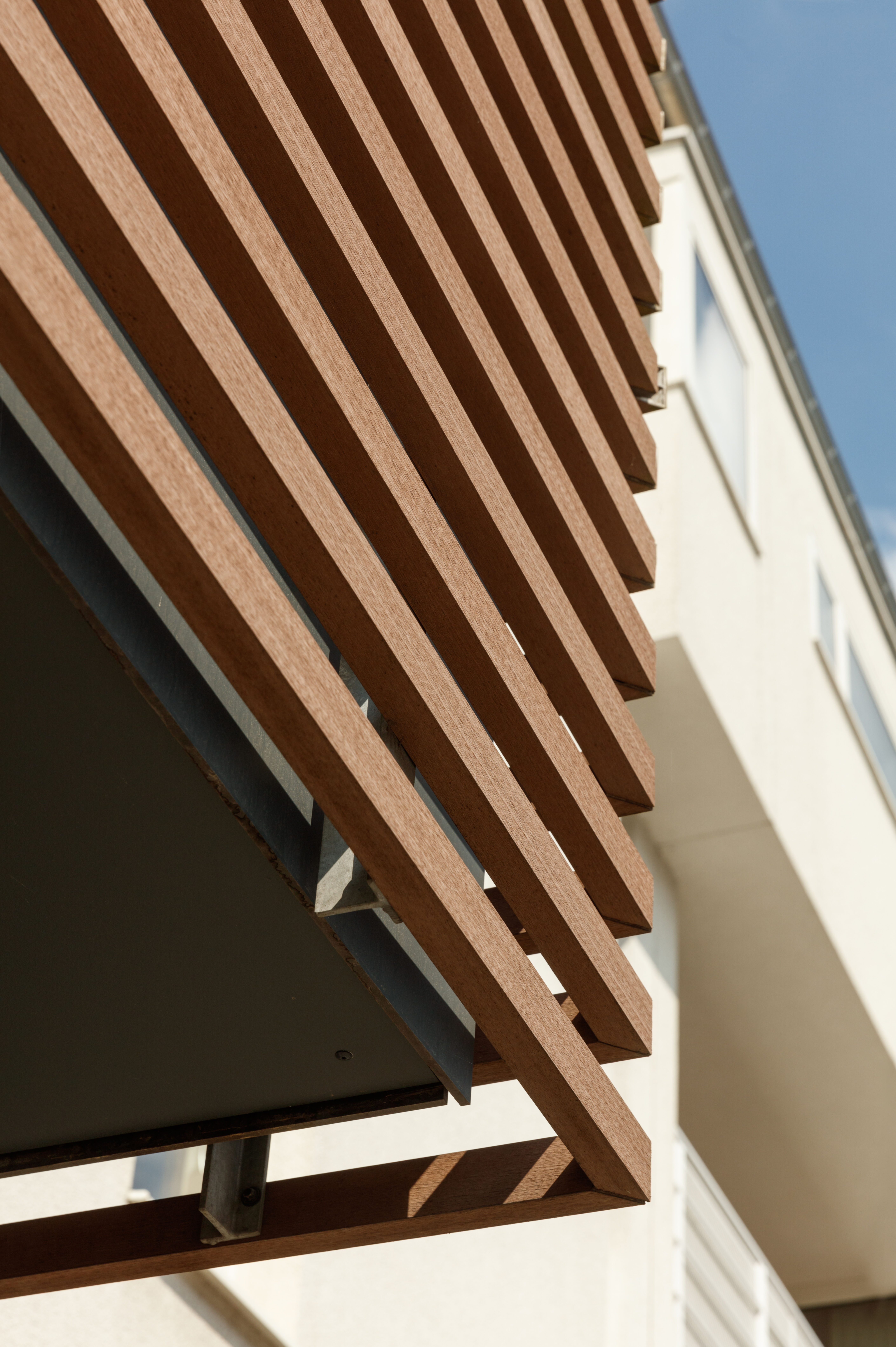 Wohngebäude_Geländer_Wohnhaus