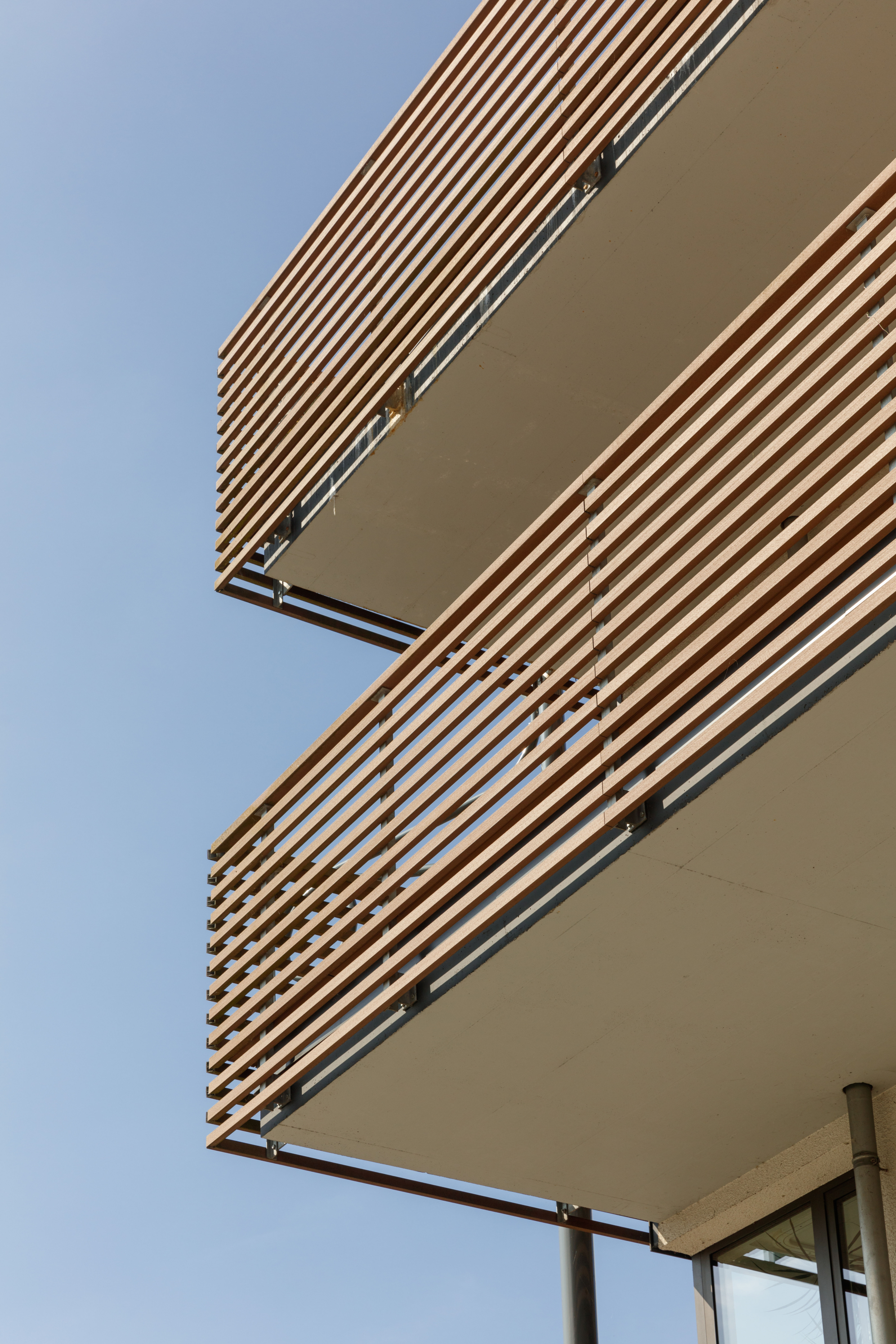 Wohngebäude_Geländer_Wohnhaus