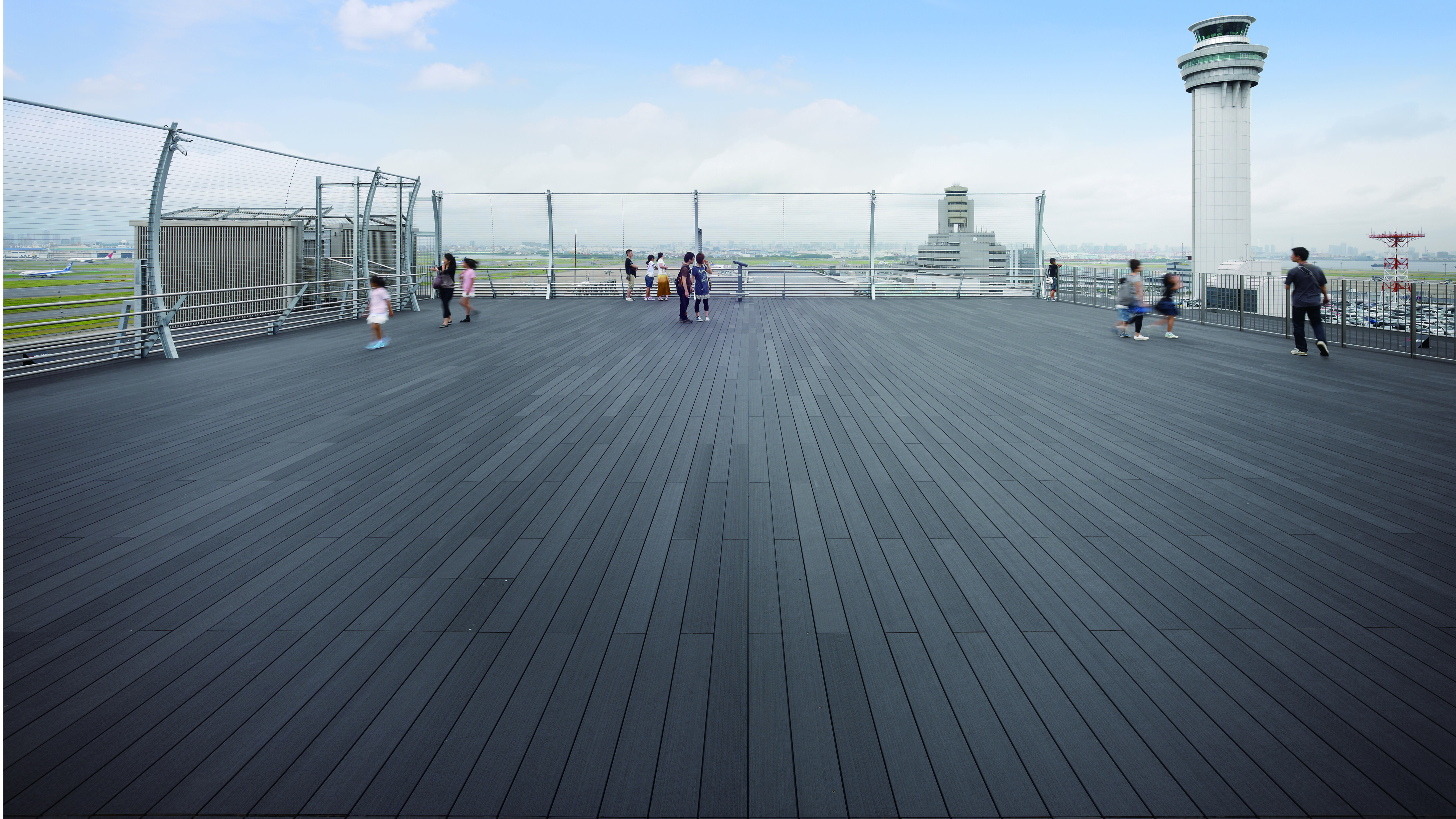 Transport-Einrichtungen_Terrasse Gewerbliche Nutzung_Vorzeigeprojekte - WPC holz 