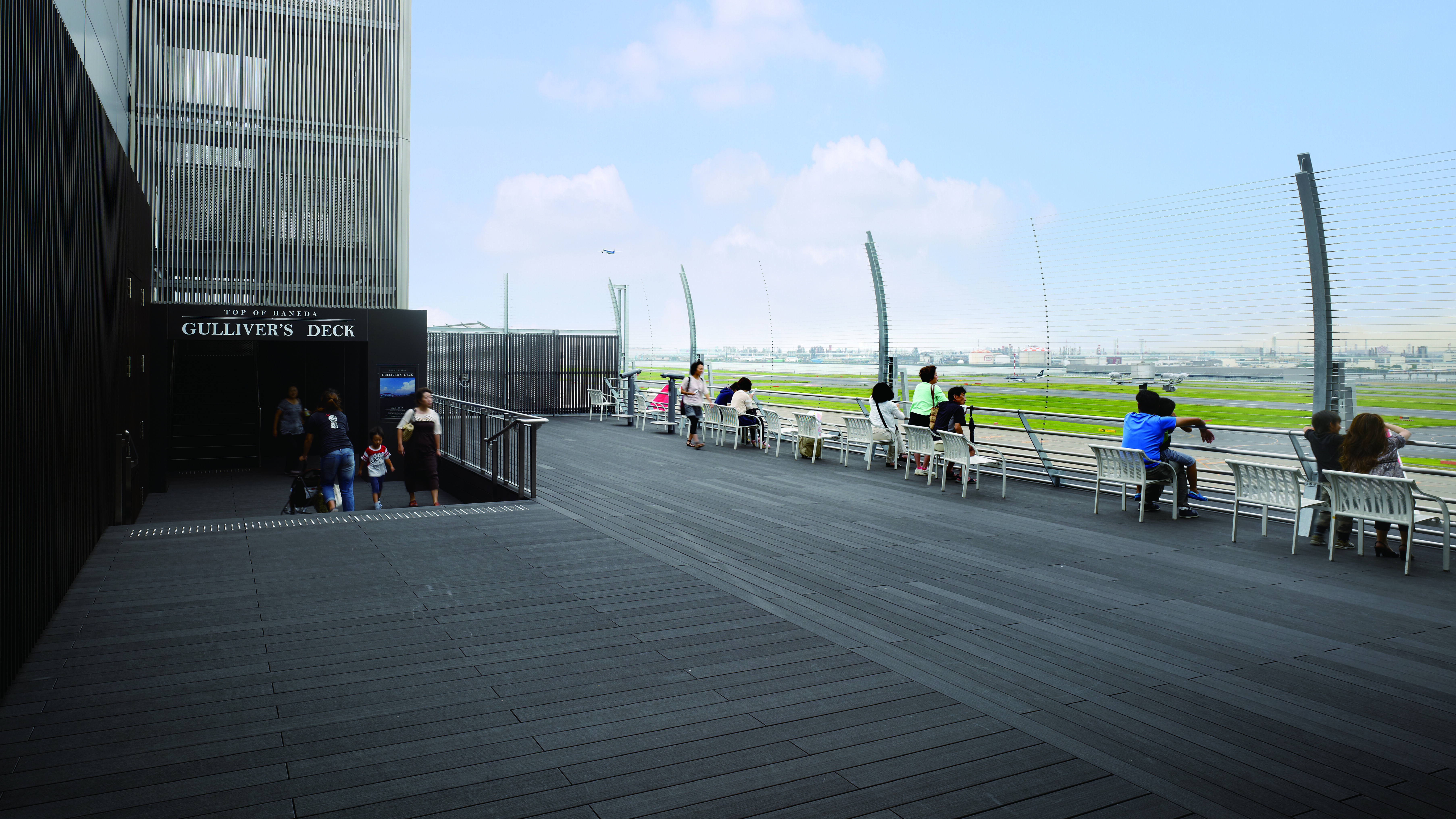 Transport-Einrichtungen_Terrasse Gewerbliche Nutzung_Vorzeigeprojekte - WPC holz 