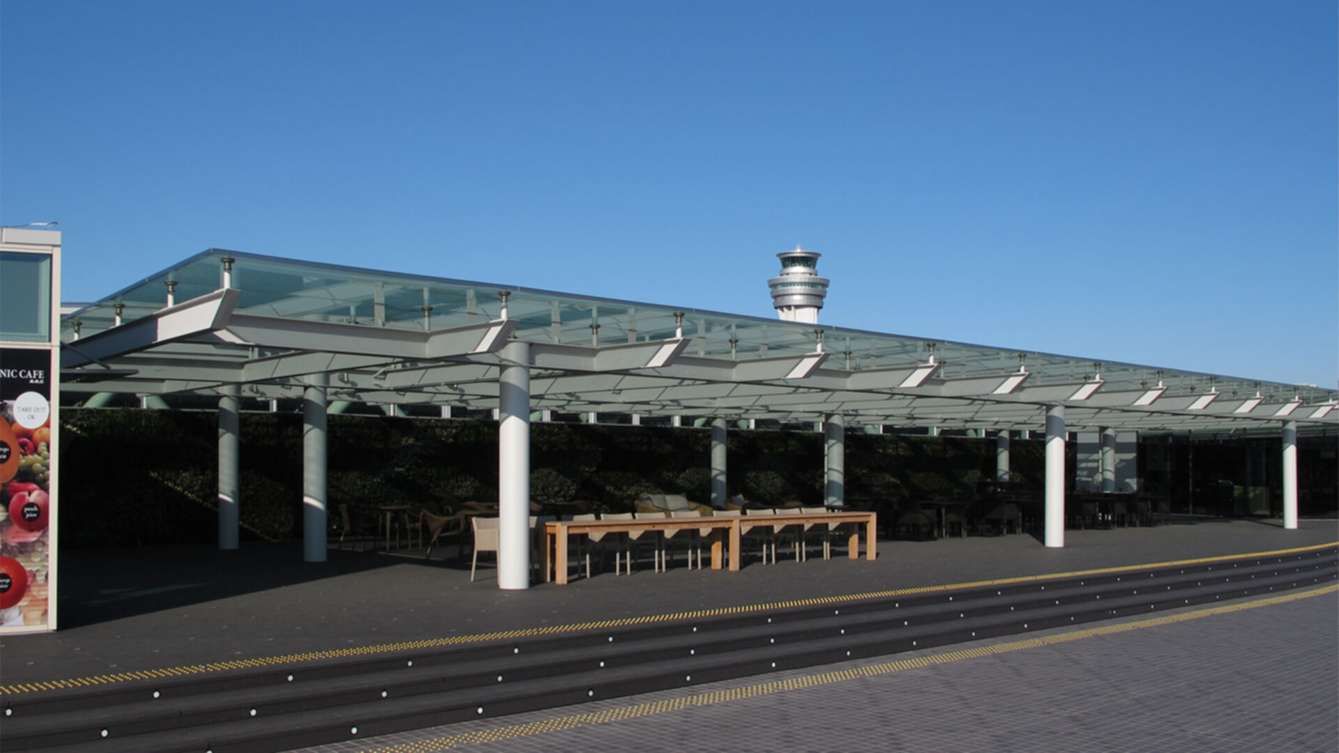 Transport-Einrichtungen_Terrasse Gewerbliche Nutzung_Vorzeigeprojekte - WPC holz 