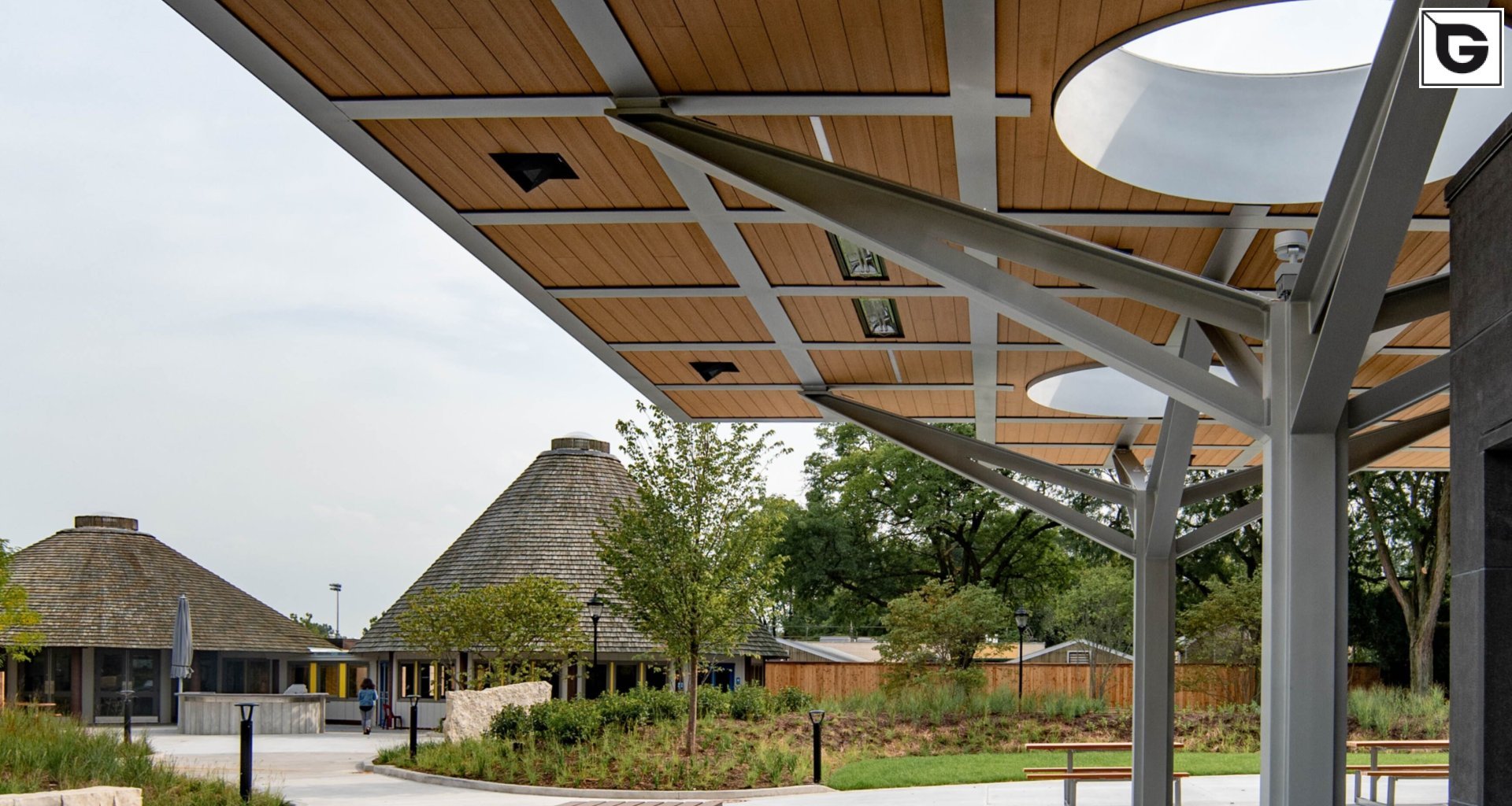 Einrichtungen_Dachuntersicht_öffentlicher Platz