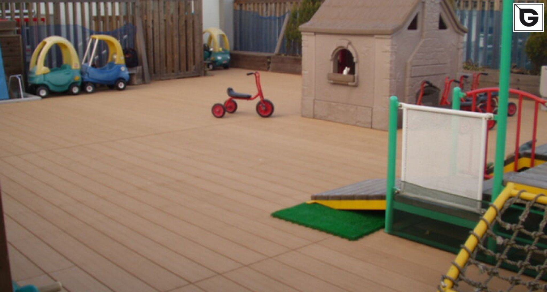 Einrichtungen_Terrasse Gewerbliche Nutzung_öffentlicher Platz