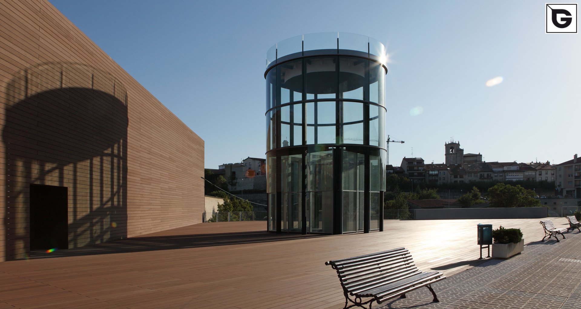 Institutionelle Einrichtungen_Dachanlage, Balk., Laufgang_Gebogene Profilen