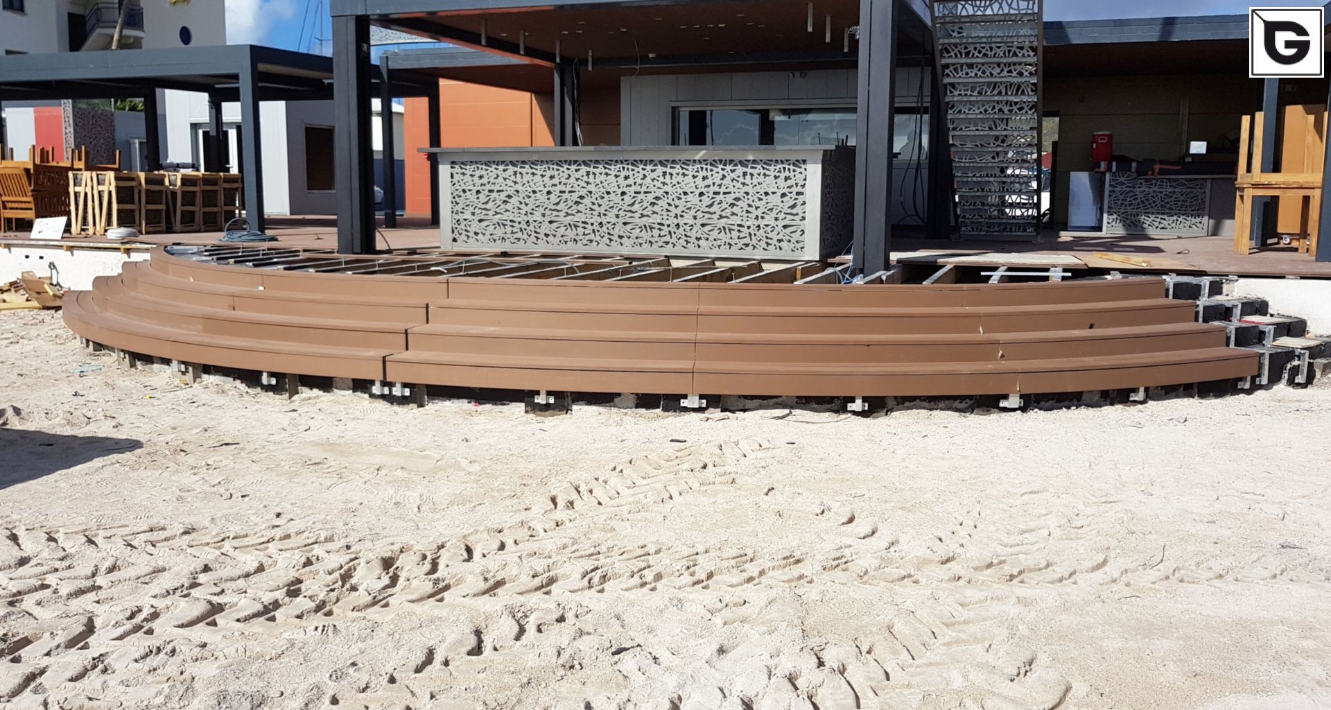 Einrichtungen_Terrasse Gewerbliche Nutzung_Am Wasser entlang