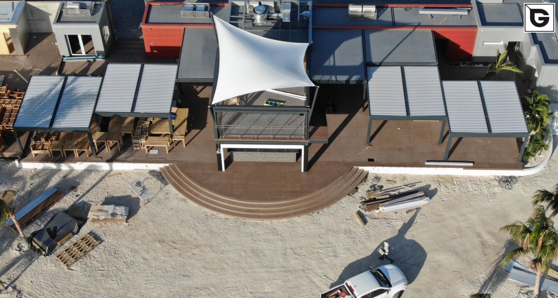 Einrichtungen_Terrasse Gewerbliche Nutzung_Am Wasser entlang