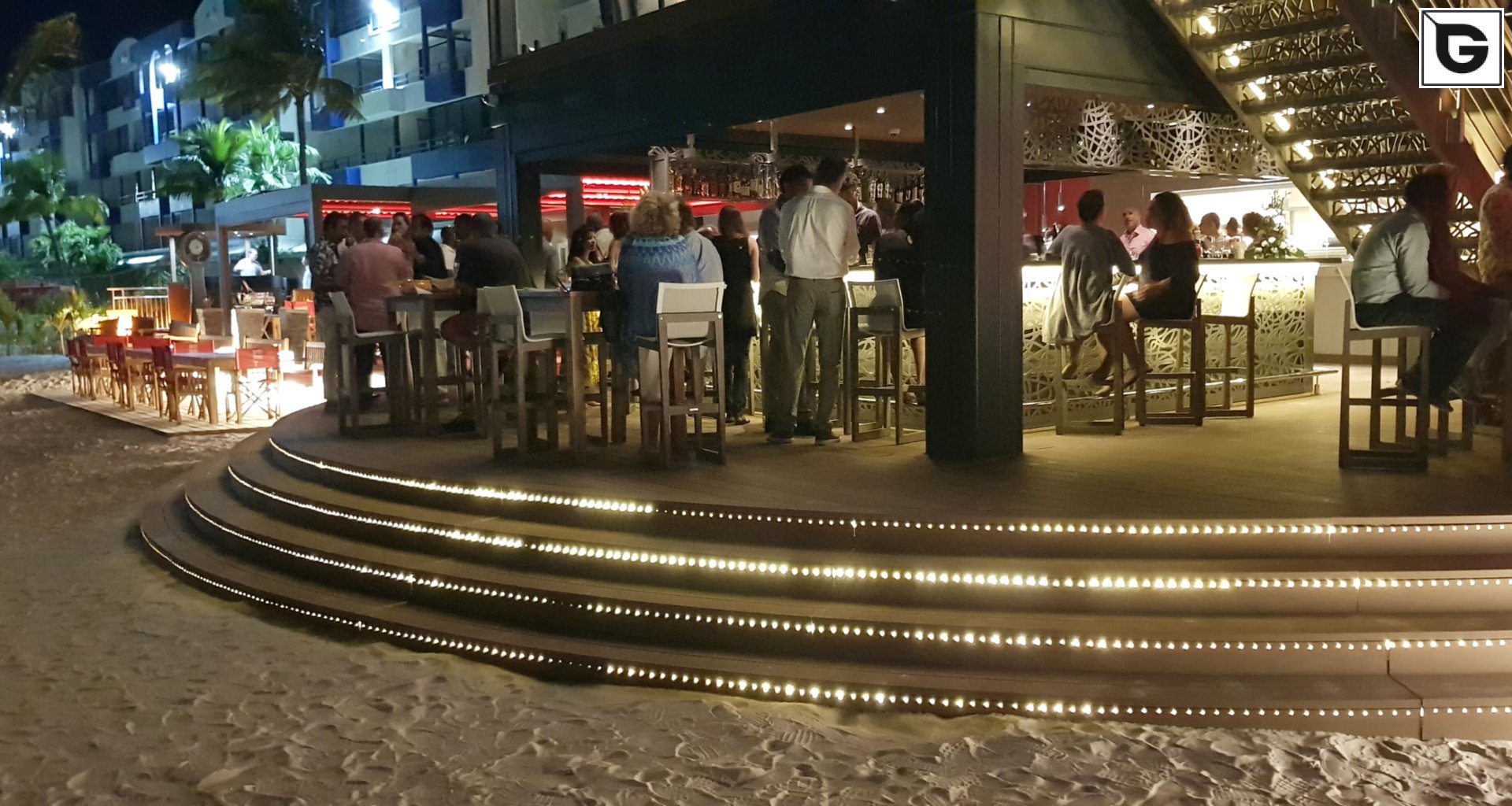 Einrichtungen_Terrasse Gewerbliche Nutzung_Am Wasser entlang