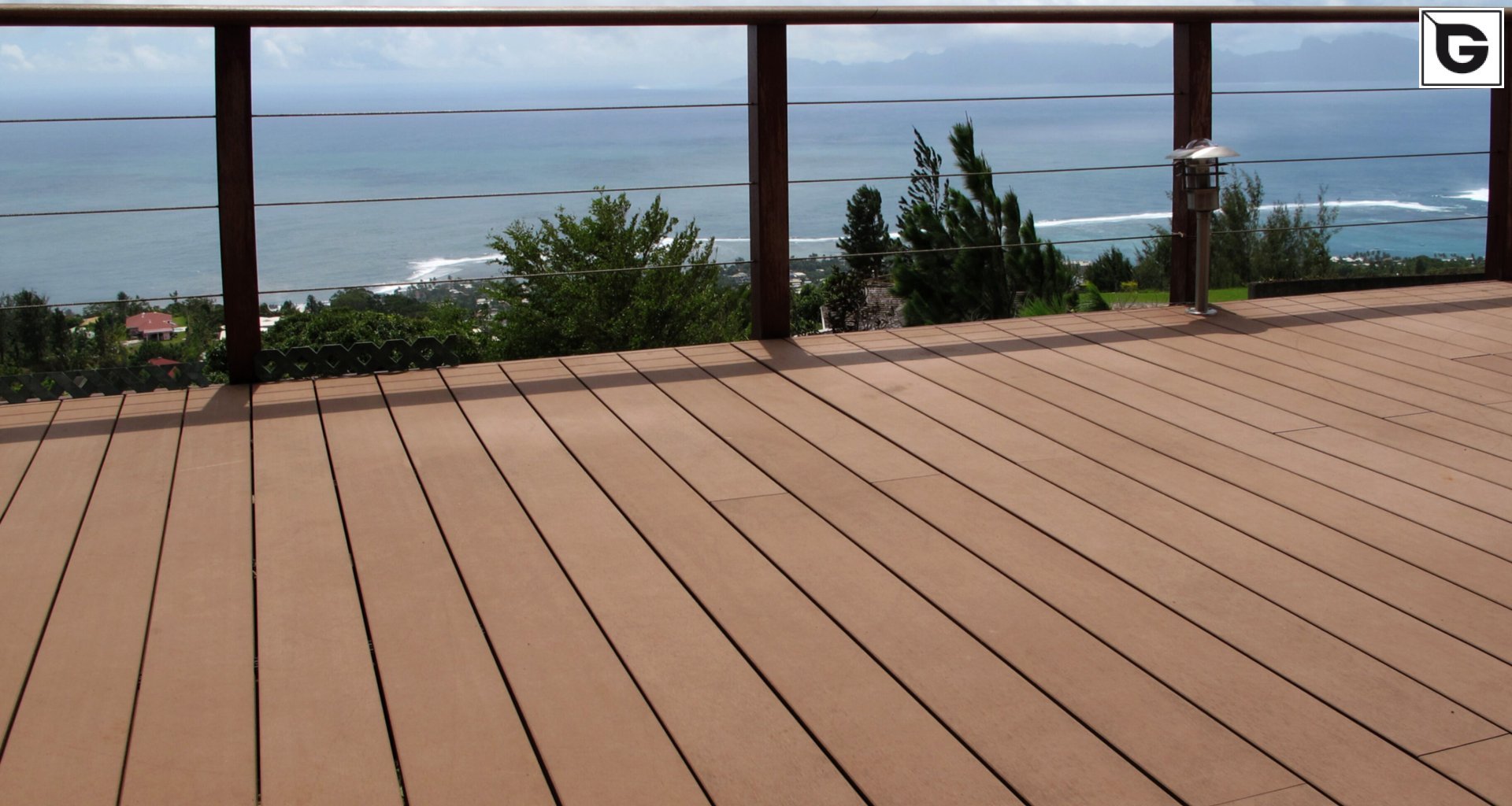 Einrichtungen_Schwimmbad deck_Am Wasser entlang