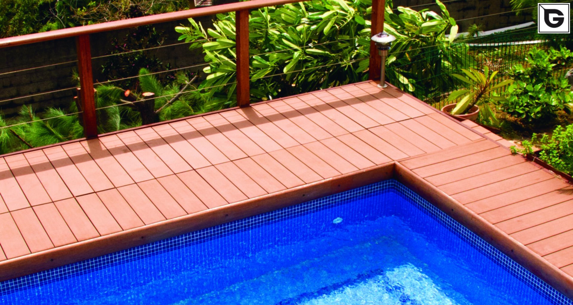 Einrichtungen_Schwimmbad deck_Am Wasser entlang