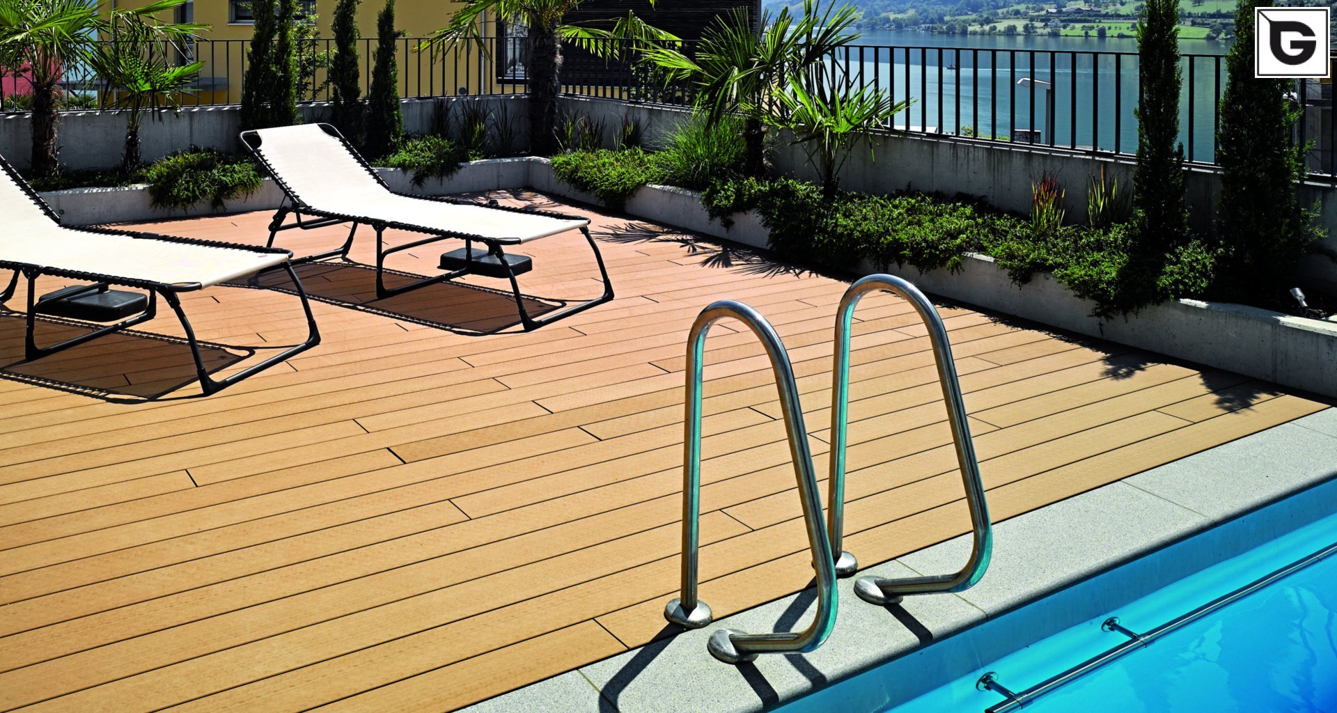 Einrichtungen_Schwimmbad deck_Am Wasser entlang