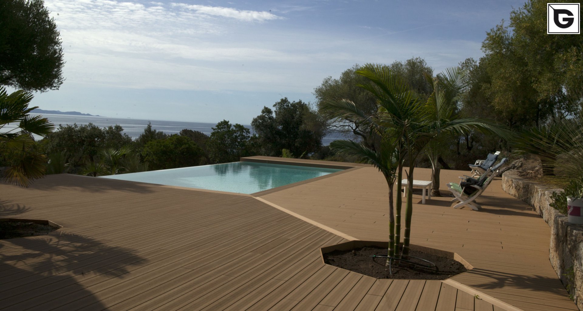 Einrichtungen_Schwimmbad deck_Am Wasser entlang