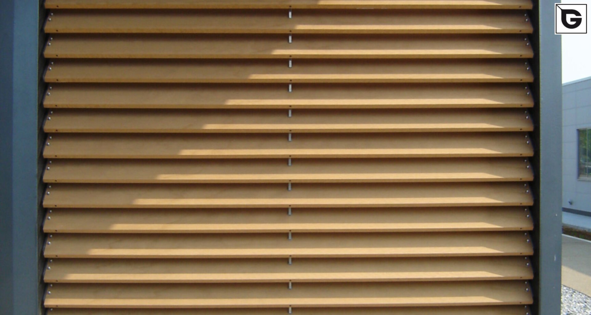 Einrichtungen_Horizontal Sonnenschutz, jalousien_öffentlicher Platz