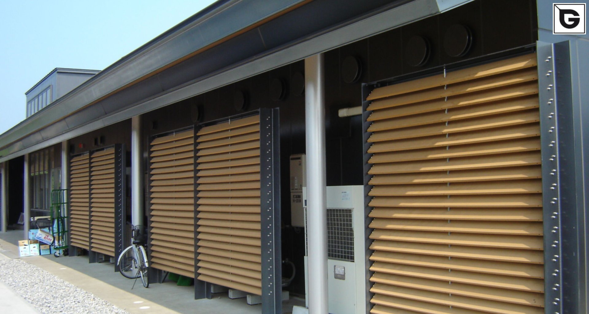 Einrichtungen_Horizontal Sonnenschutz, jalousien_öffentlicher Platz