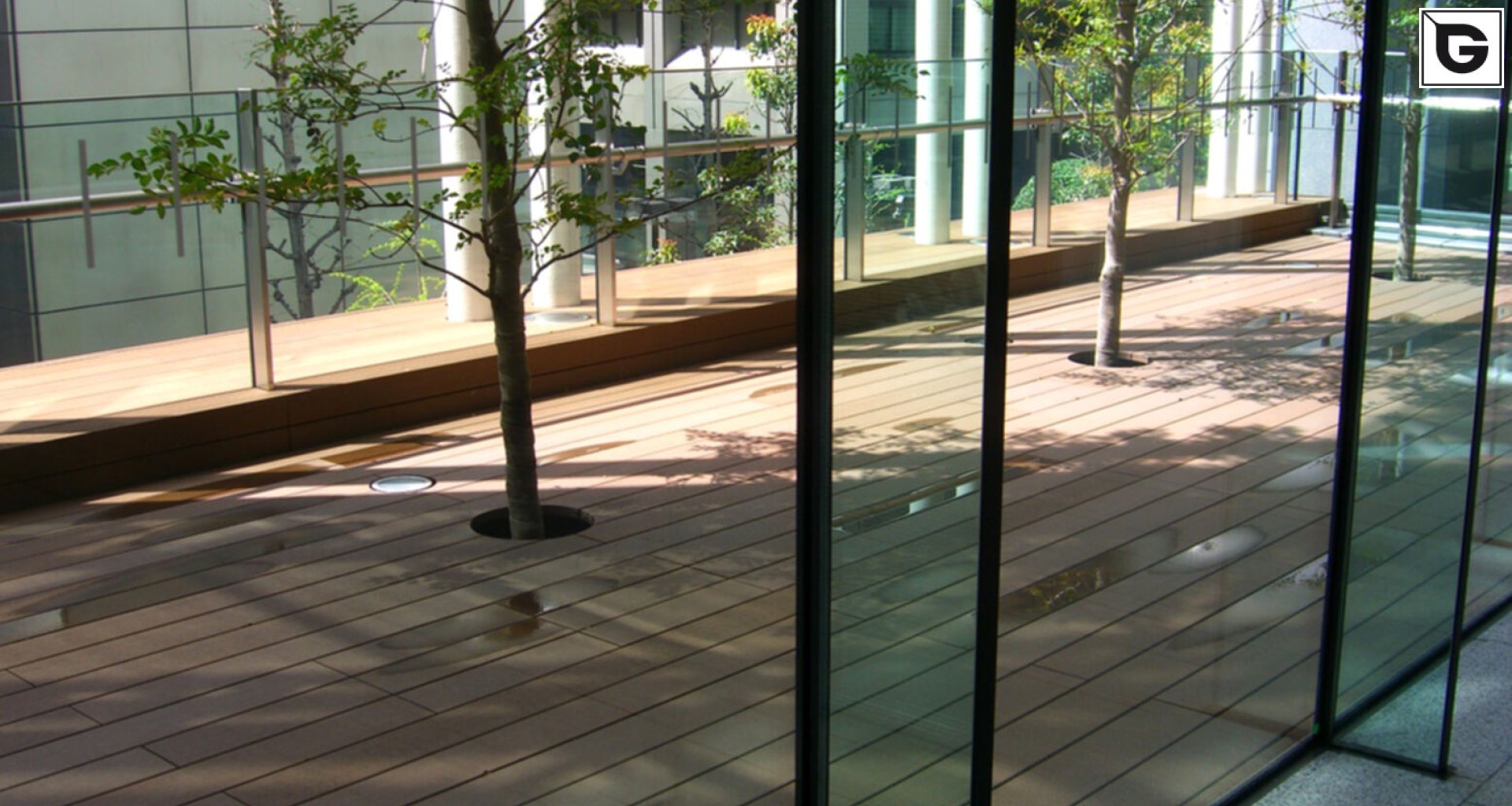 Verwaltungsgebäude_Dachanlage, Balk., Laufgang_Büros