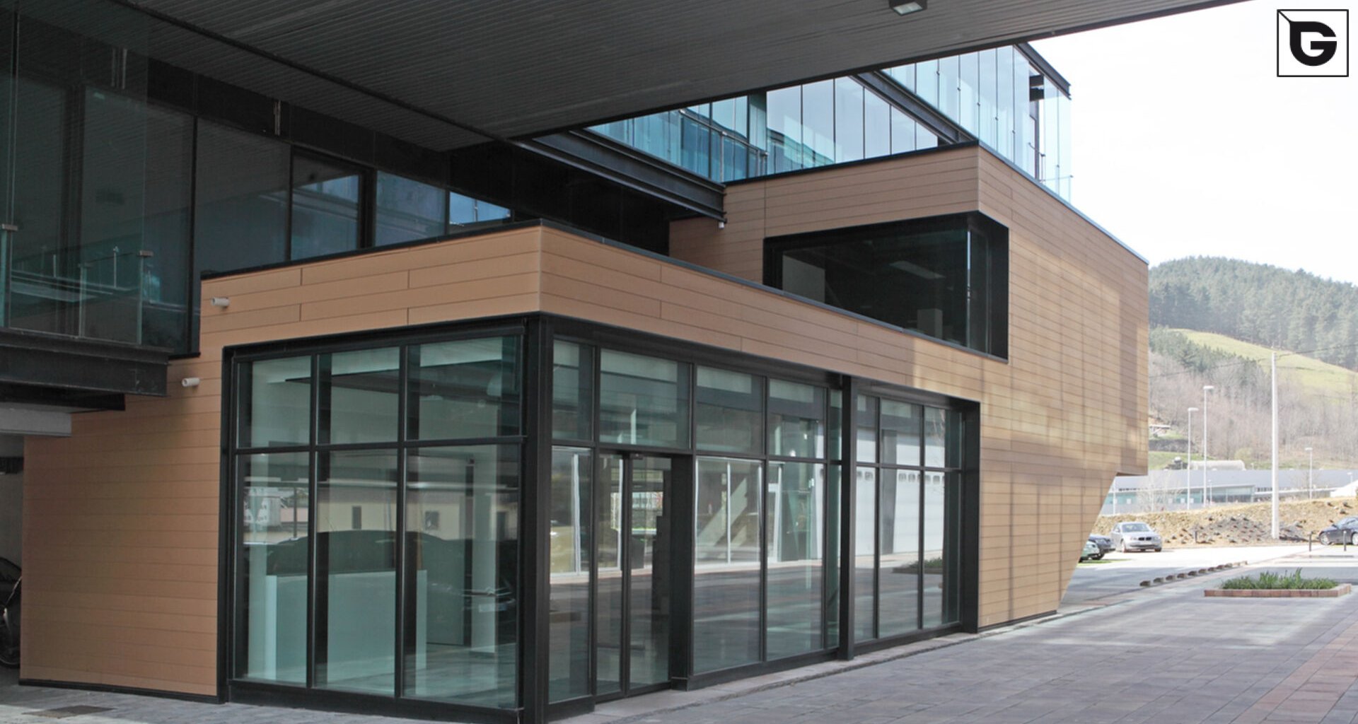 Verwaltungsgebäude_Fassadenverkleidung - horizontal_Büros