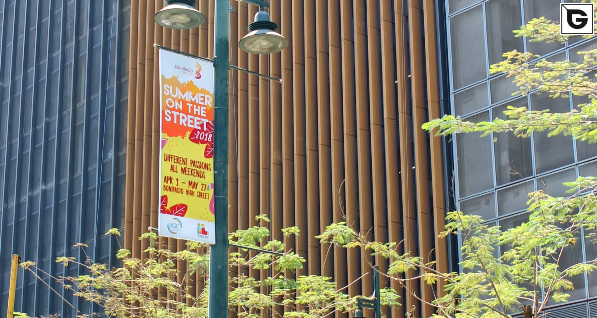 Verwaltungsgebäude_Vertical Sonnenschutz, jalousien_Vorzeigeprojekte - Hybrid holz