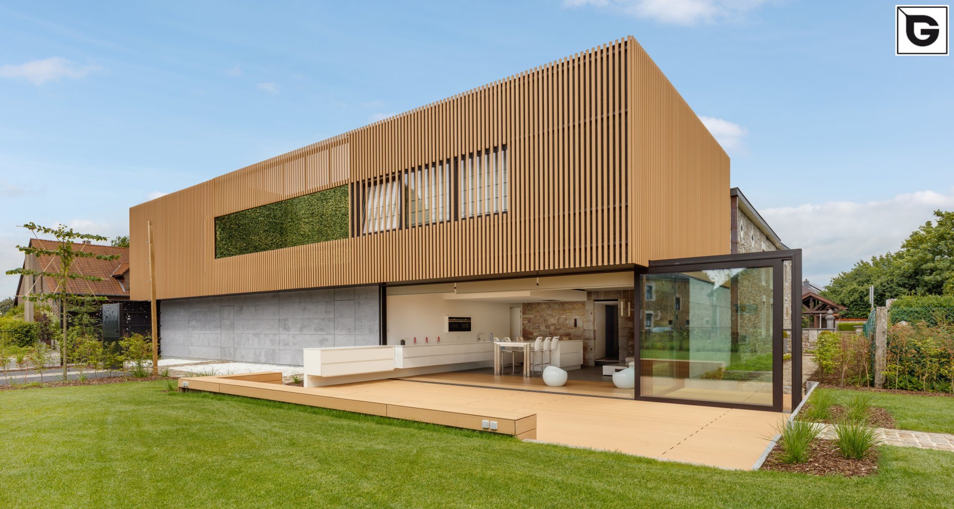 Verwaltungsgebäude_Offene Fassadenverkleidung - verti._Büros