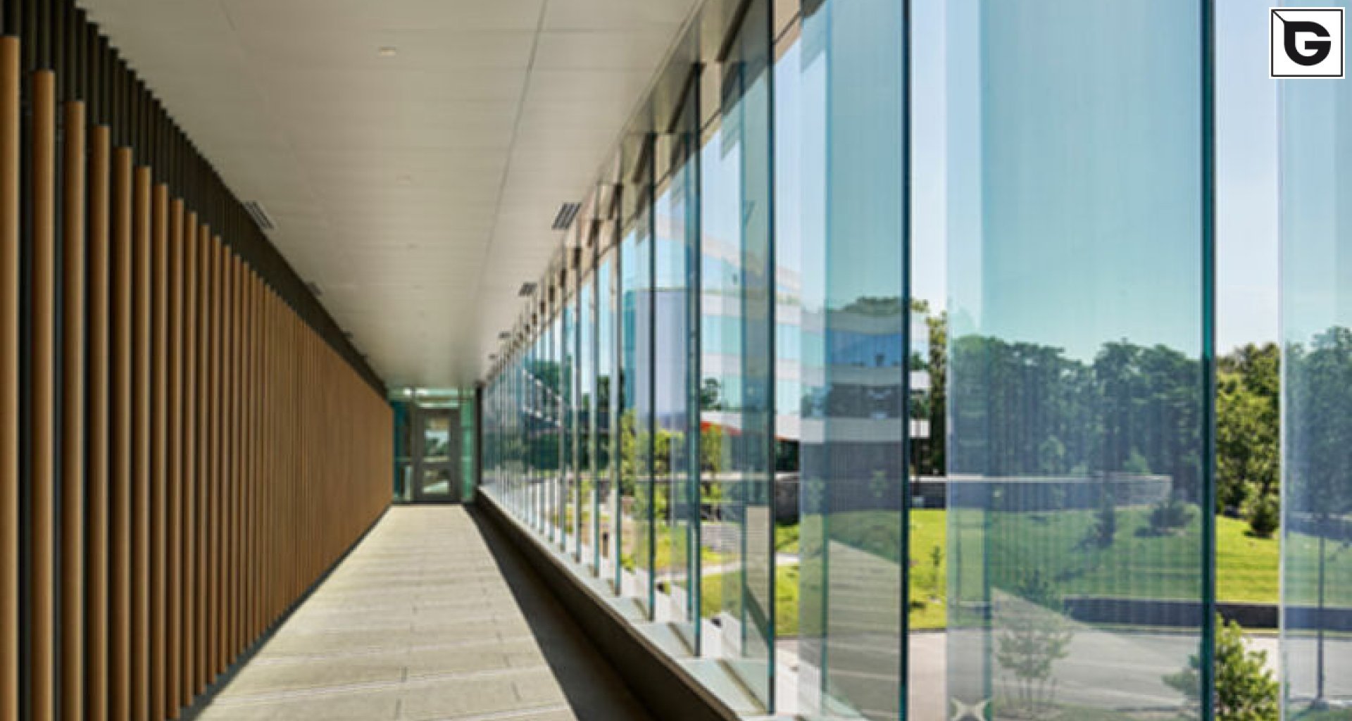 Verwaltungsgebäude_Geländer_Vorzeigeprojekte - Hybrid holz