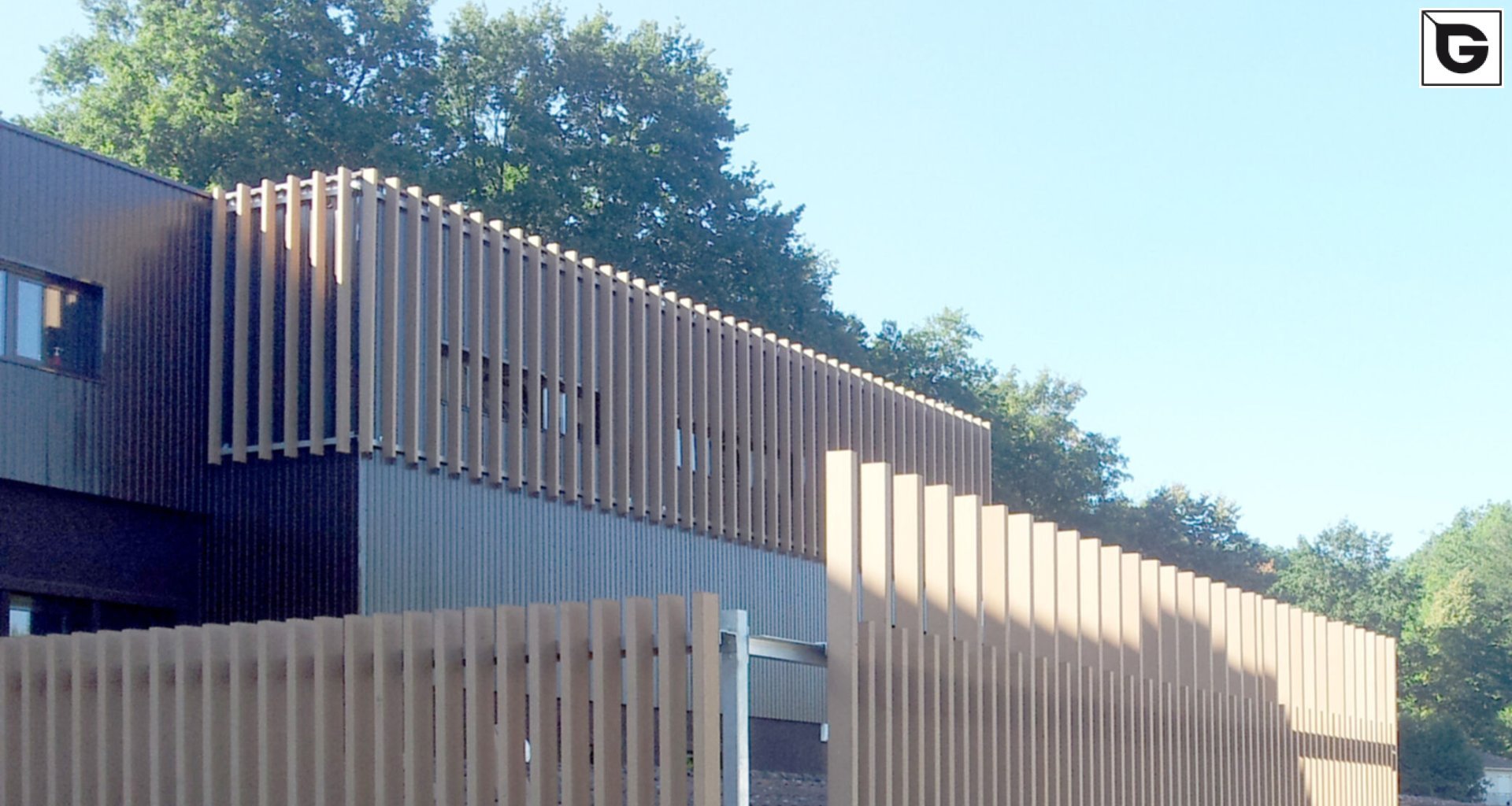 Industrielle Gebäude_Offene Fassadenverkleidung - verti._Industriegebäude