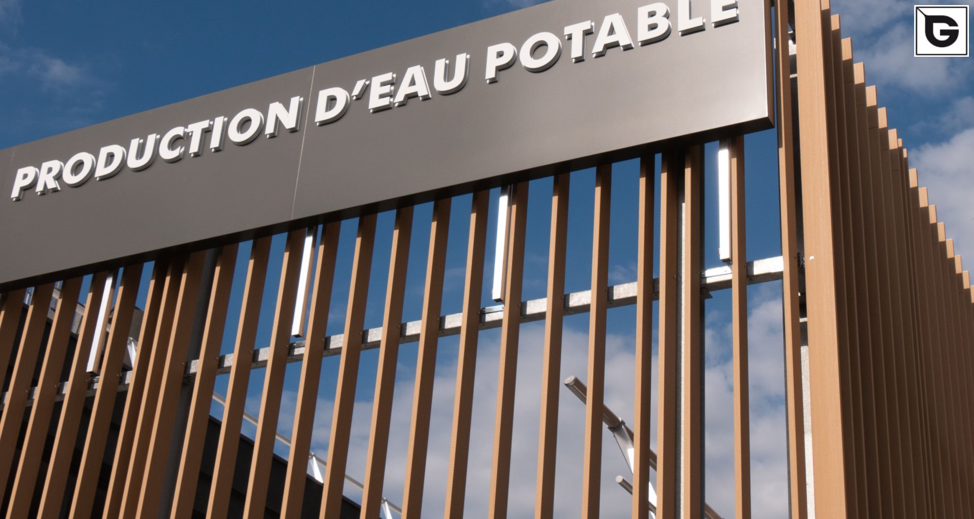 Industrielle Gebäude_Offene Fassadenverkleidung - verti._Industriegebäude