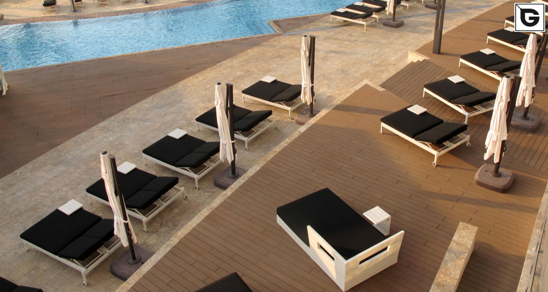 Restaurant und Hotelgewerbe_Schwimmbad deck_Am Wasser entlang