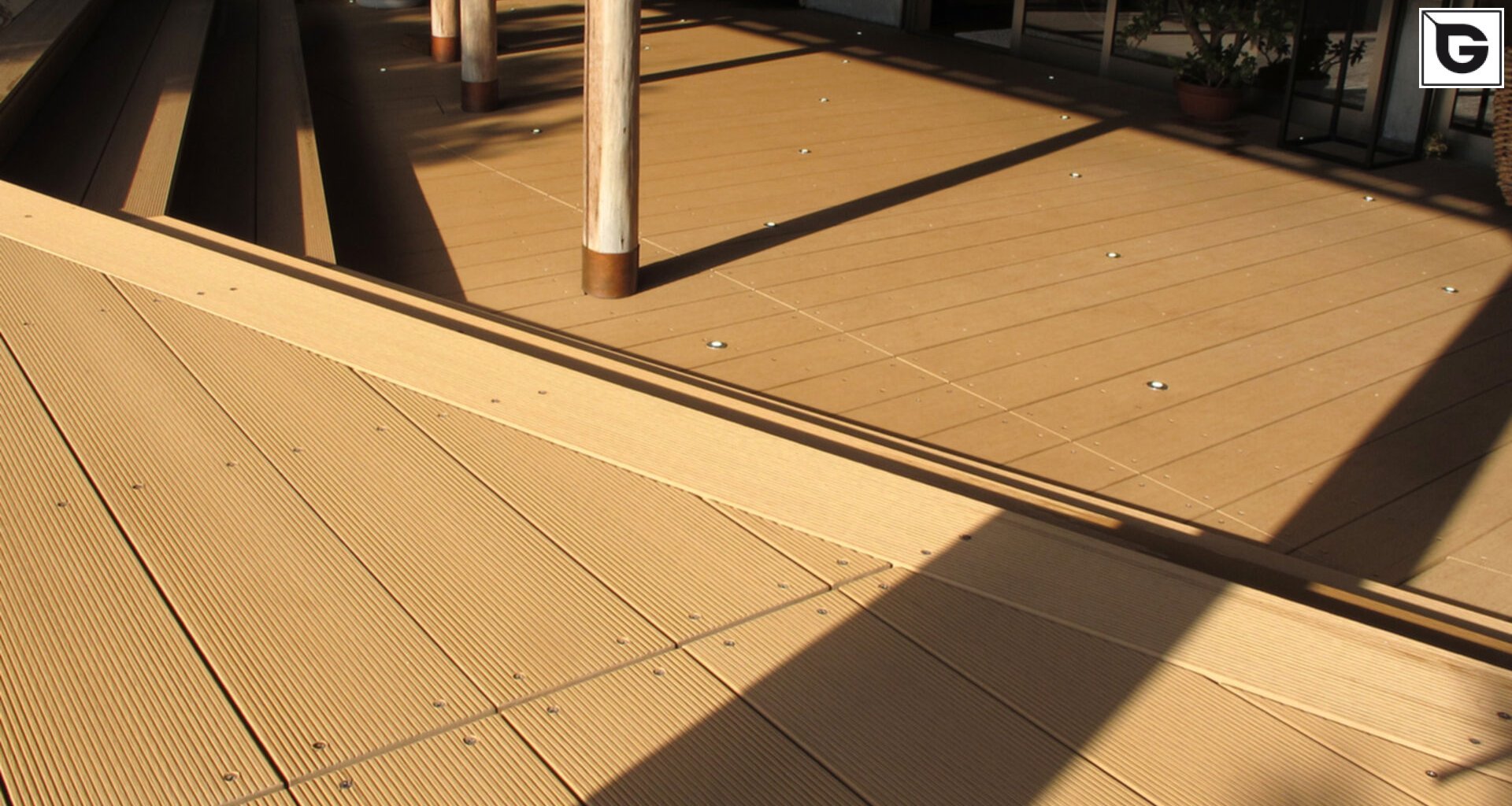 Restaurant und Hotelgewerbe_Schwimmbad deck_Hotel