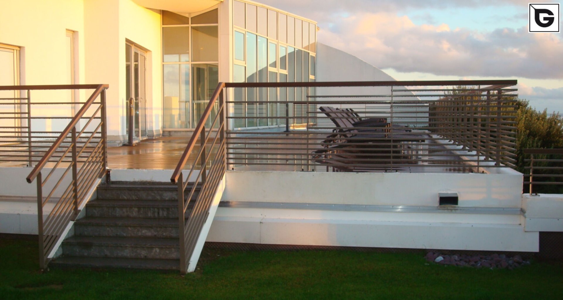 Restaurant und Hotelgewerbe_Dachanlage, Balk., Laufgang_Hotel