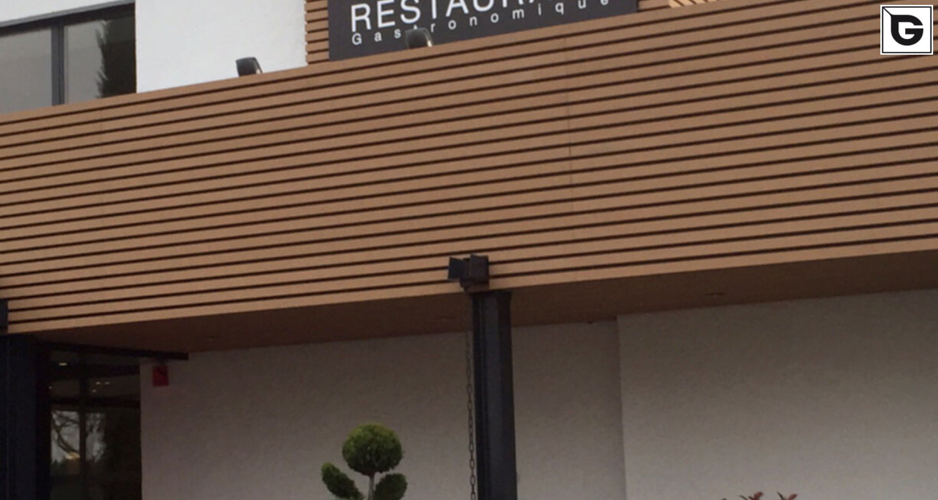 Restaurant und Hotelgewerbe_Offene Fassadenverkleidung - horiz._Hotel