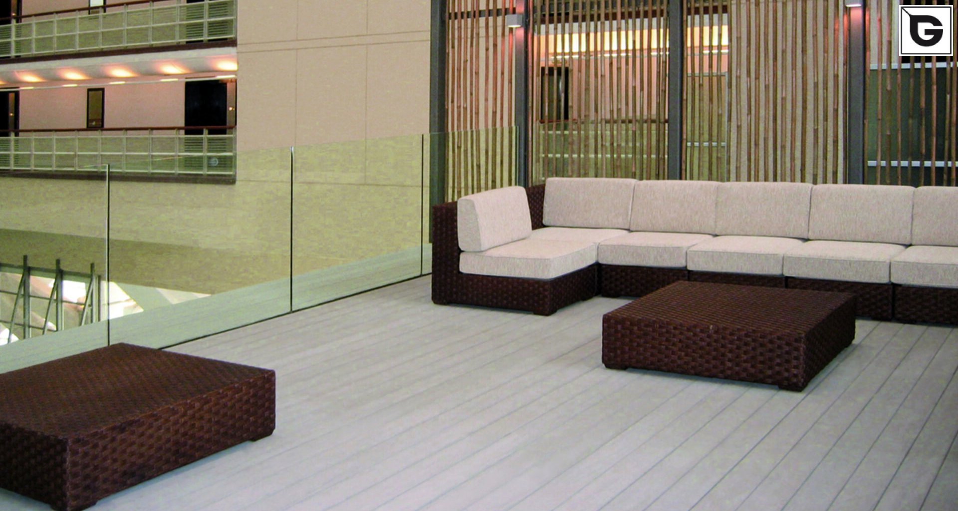 Restaurant und Hotelgewerbe_Schwimmbad deck_Hotel