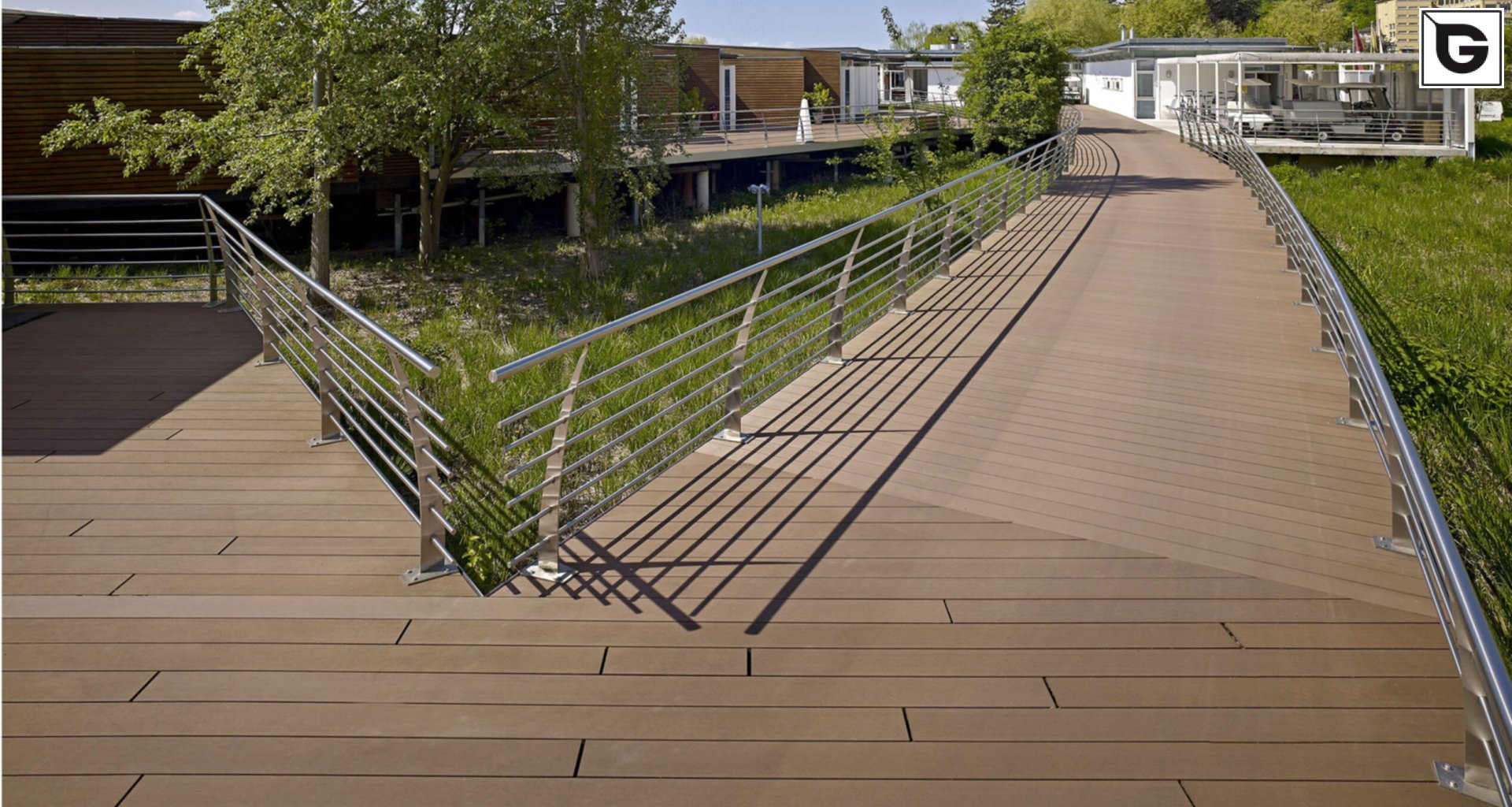 Restaurant und Hotelgewerbe_Dachanlage, Balk., Laufgang_Vorzeigeprojekte - WPC holz 