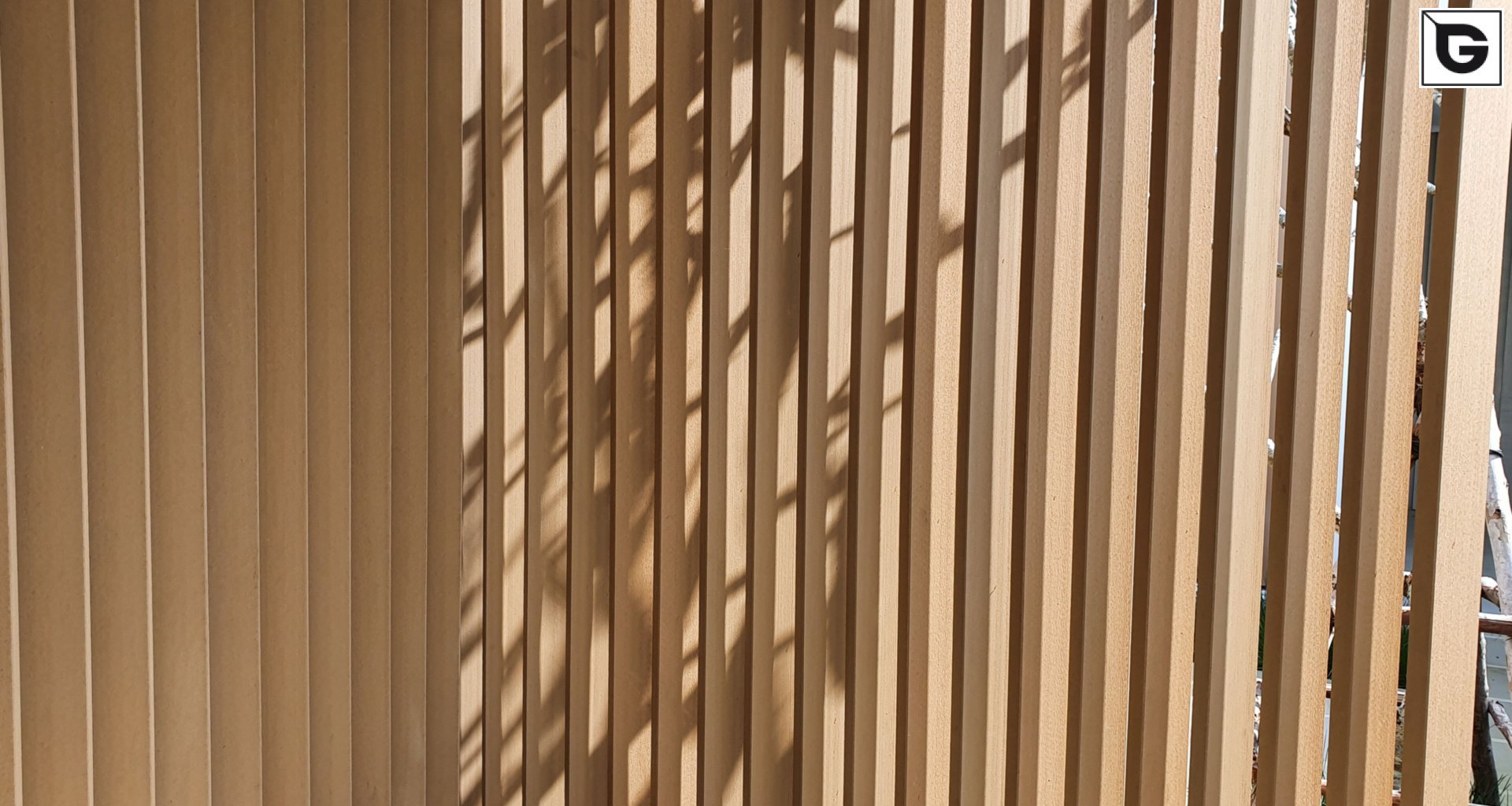 Restaurant und Hotelgewerbe_Vertical Sonnenschutz, jalousien_Am Wasser entlang