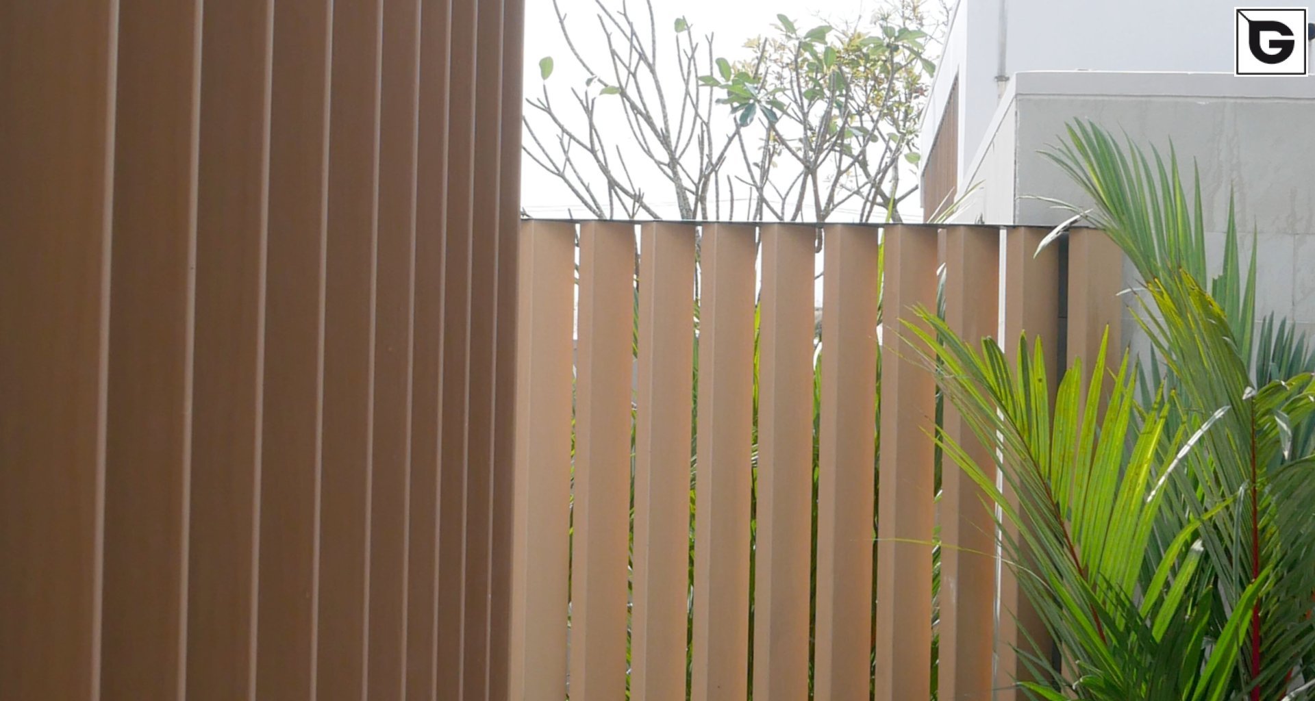 Restaurant und Hotelgewerbe_Vertical Sonnenschutz, jalousien_Am Wasser entlang