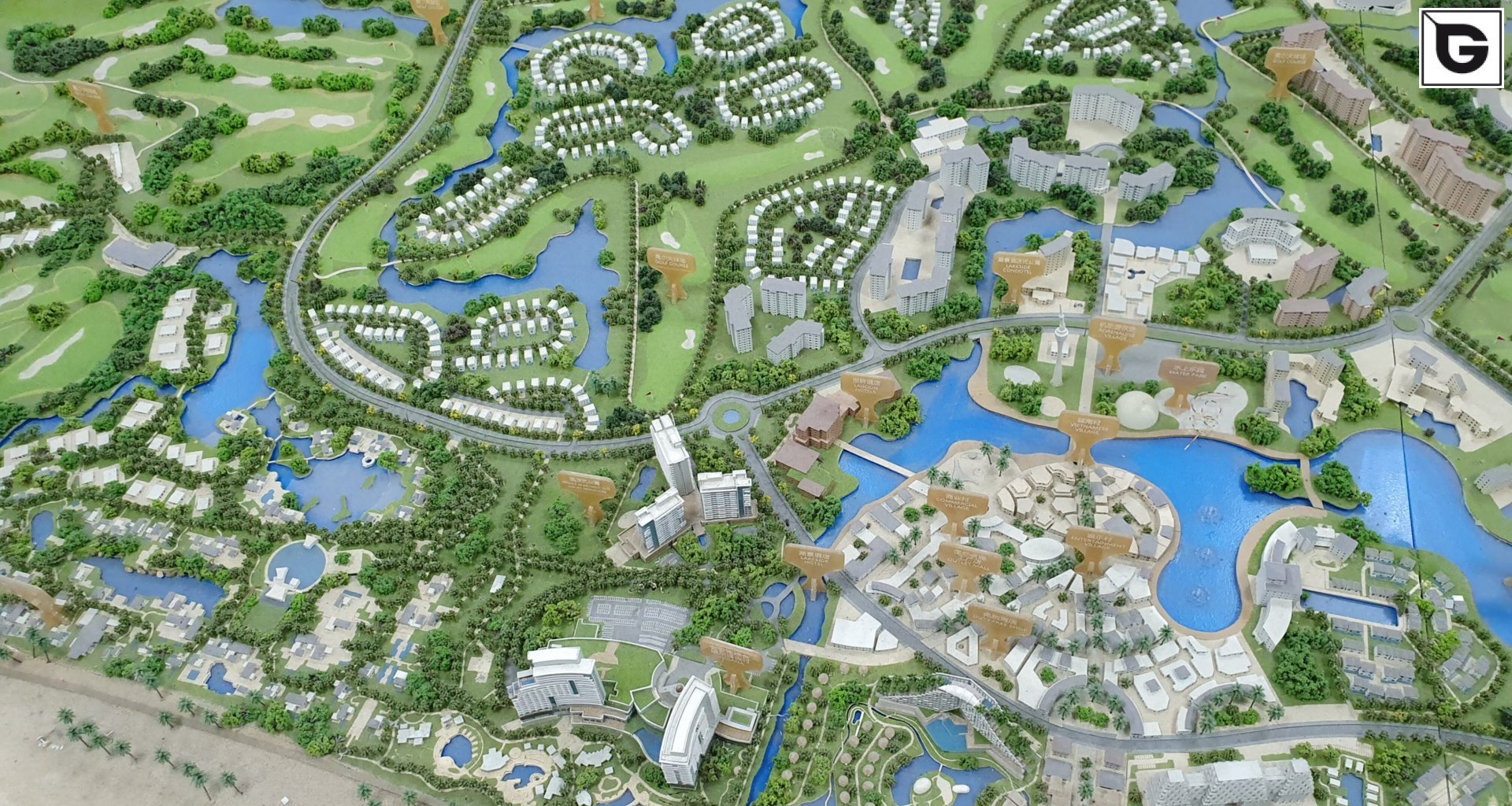 Restaurant und Hotelgewerbe_Vertical Sonnenschutz, jalousien_Am Wasser entlang