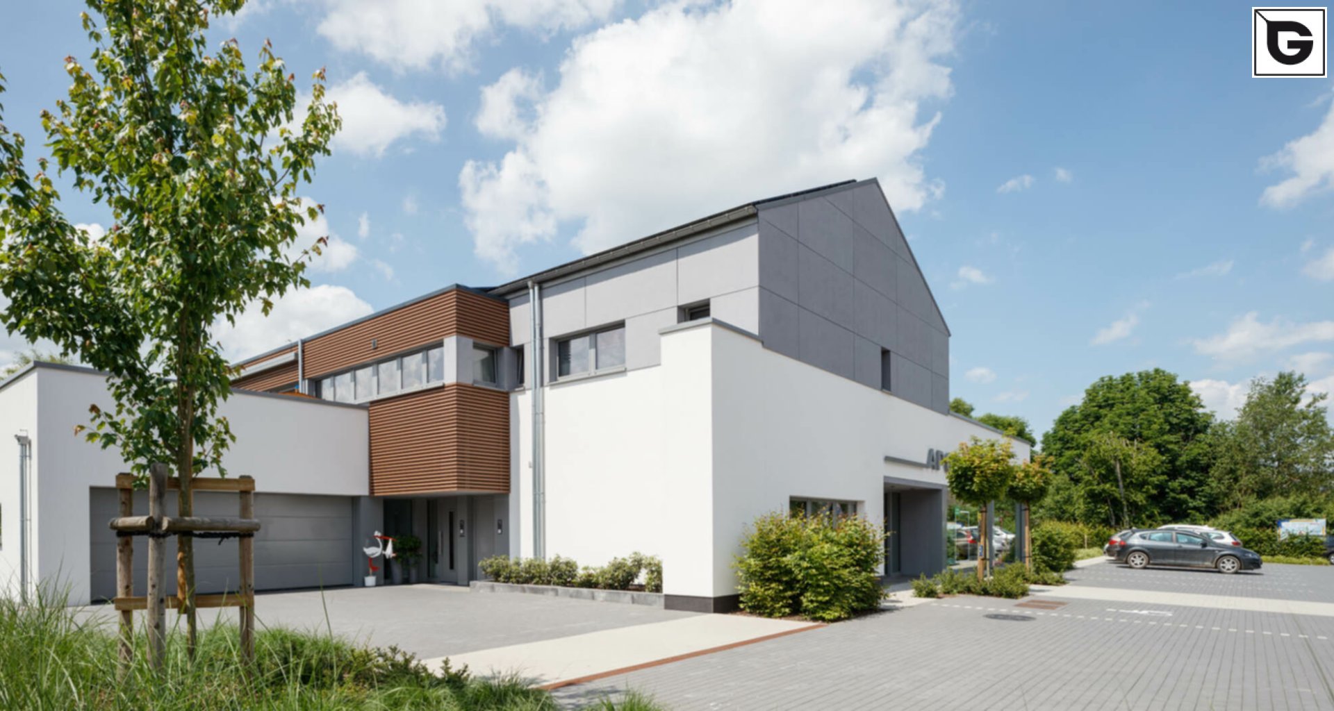 Institutionelle Einrichtungen_Offene Fassadenverkleidung - horiz._Krankenhaus, Arztpraxis