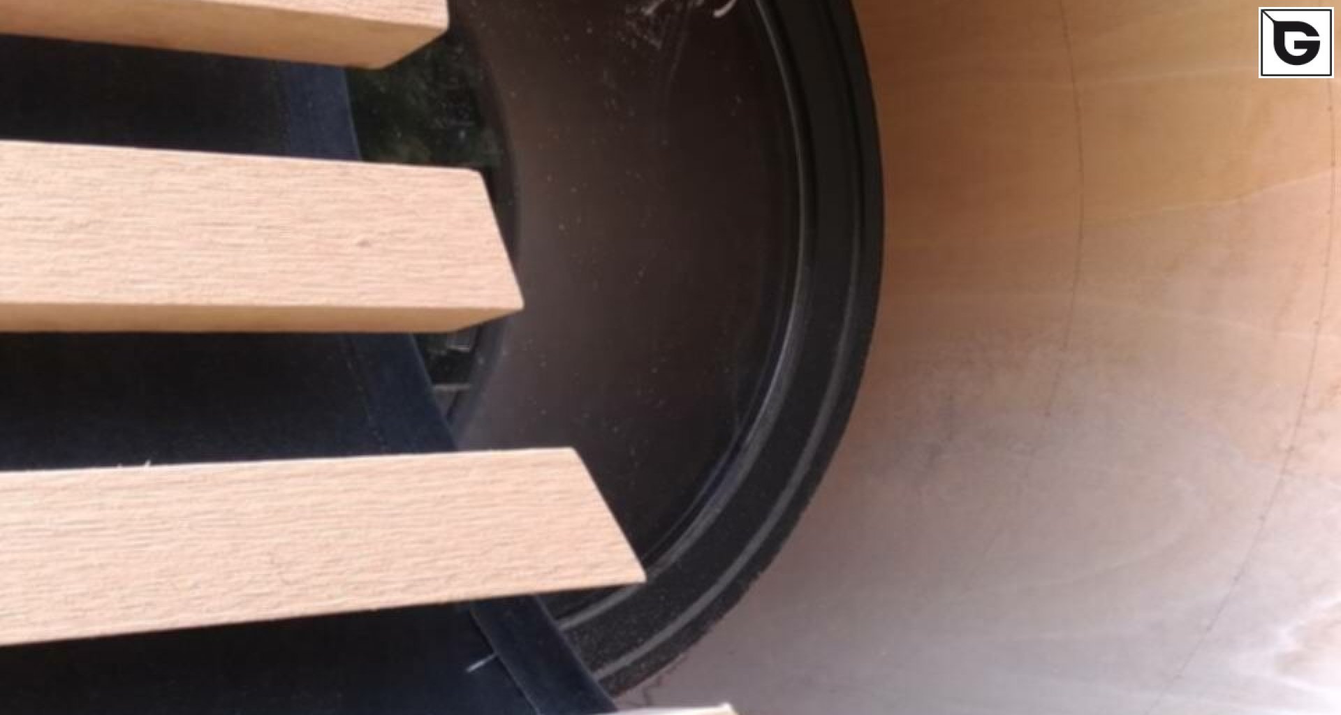 Institutionelle Einrichtungen_Offene Fassadenverkleidung - horiz._Polizei, Feuerwehrmann