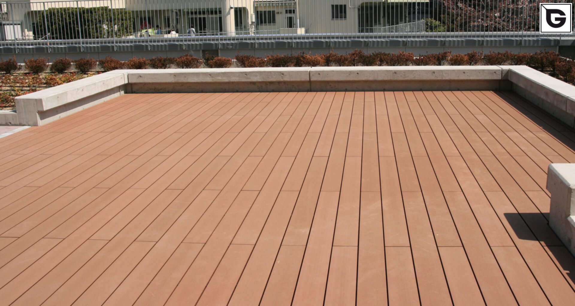 Institutionelle Einrichtungen_Terrasse Gewerbliche Nutzung_Gebogene Profilen