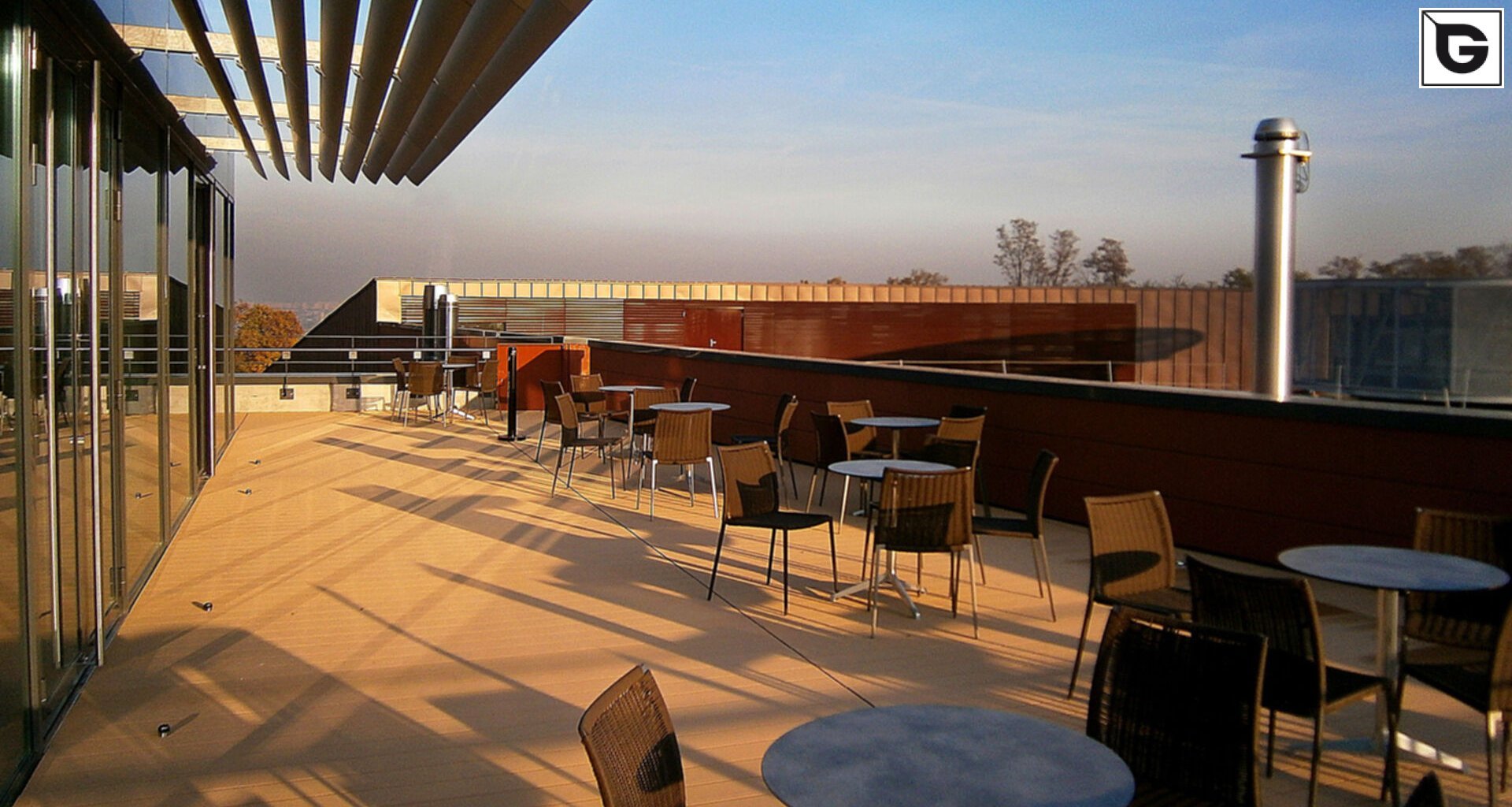 Institutionelle Einrichtungen_Dachanlage, Balk., Laufgang_Gebogene Profilen