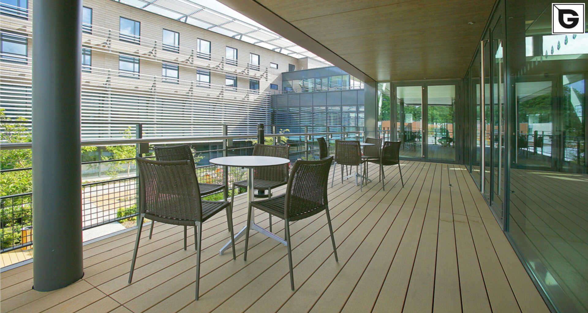 Institutionelle Einrichtungen_Dachanlage, Balk., Laufgang_Gebogene Profilen