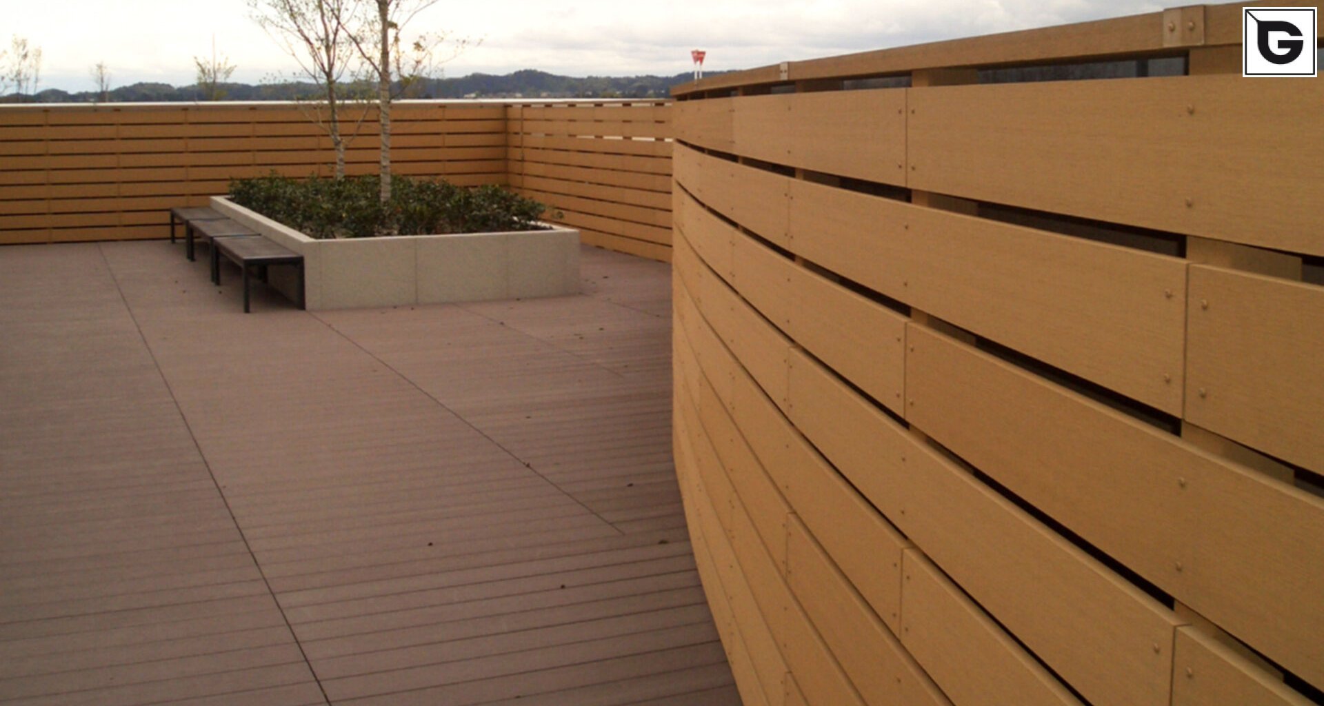 Institutionelle Einrichtungen_Zäune, Mauer, Portal_Gebogene Profilen