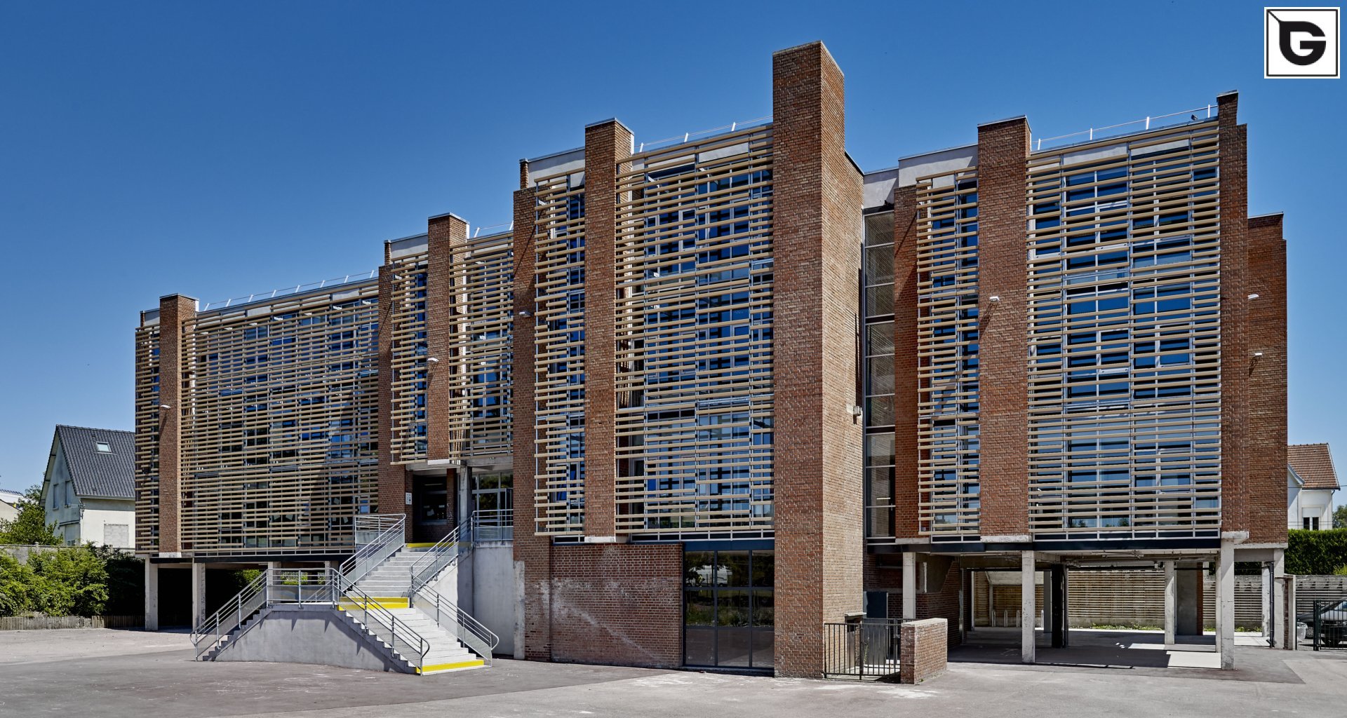 Institutionelle Einrichtungen_Horizontal Sonnenschutz, jalousien_Gebogene Profilen