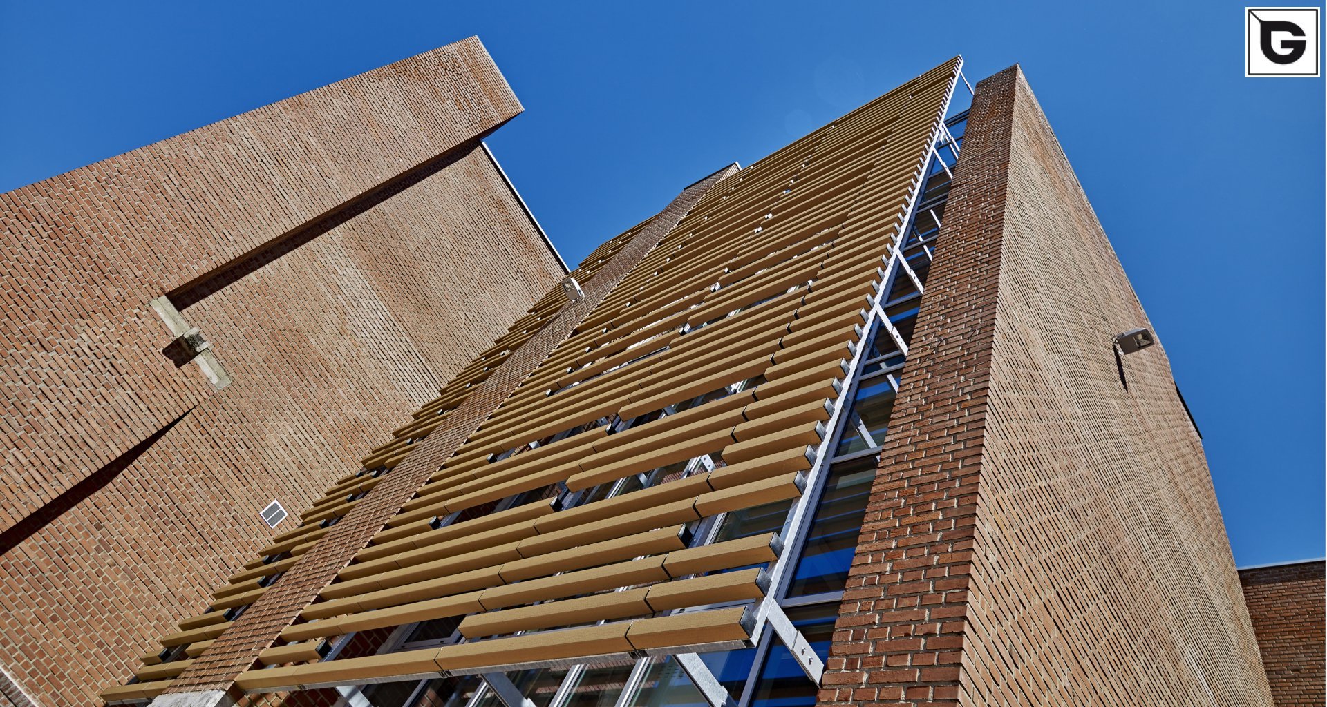 Institutionelle Einrichtungen_Horizontal Sonnenschutz, jalousien_Gebogene Profilen