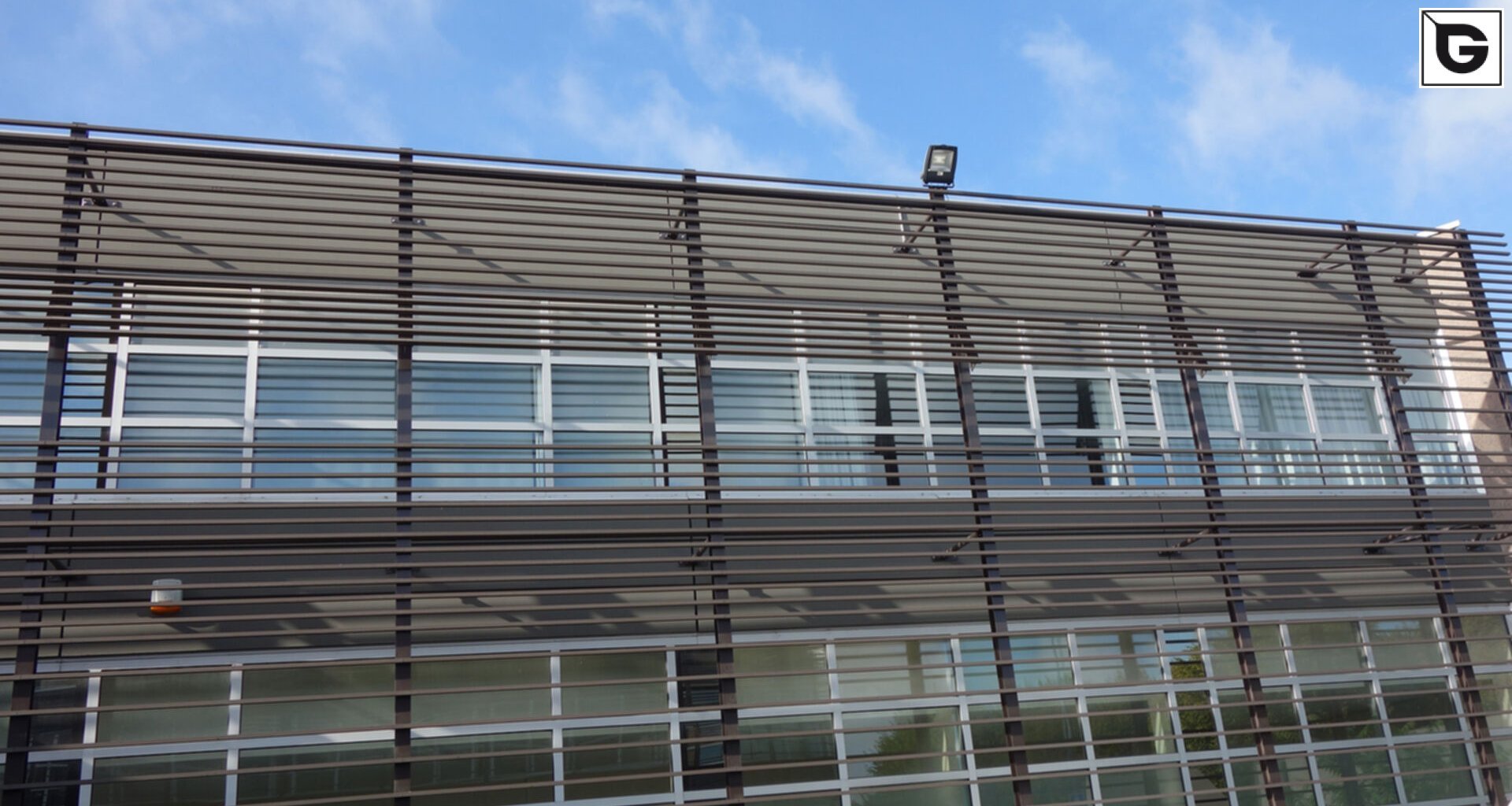 Institutionelle Einrichtungen_Horizontal Sonnenschutz, jalousien_Gebogene Profilen